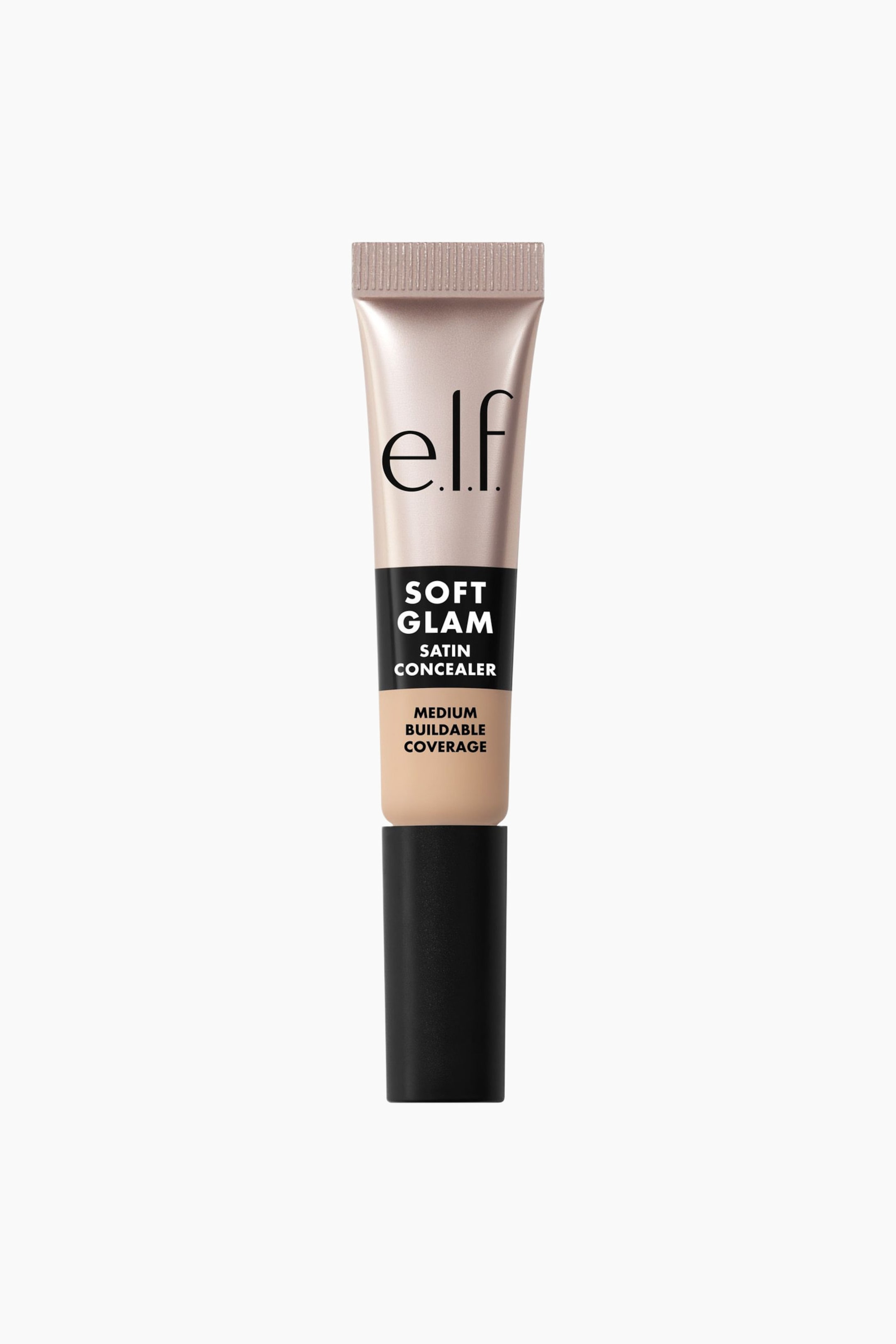 Näytä suurempi kuva: e.l.f. Soft Glam Satin Concealer seisoo pystyasennossa. Siinä on ruusukultainen metallinhohtoinen tuubi, joka siirtyy mattamaiseen vaaleanbeigen sävyyn, ja alaosassa on musta, sylinterimäinen korkki. Tuubin etuosassa näkyvät "e.l.f."-logo sekä tekstit "Soft Glam Satin Concealer" ja "Medium Buildable Coverage".