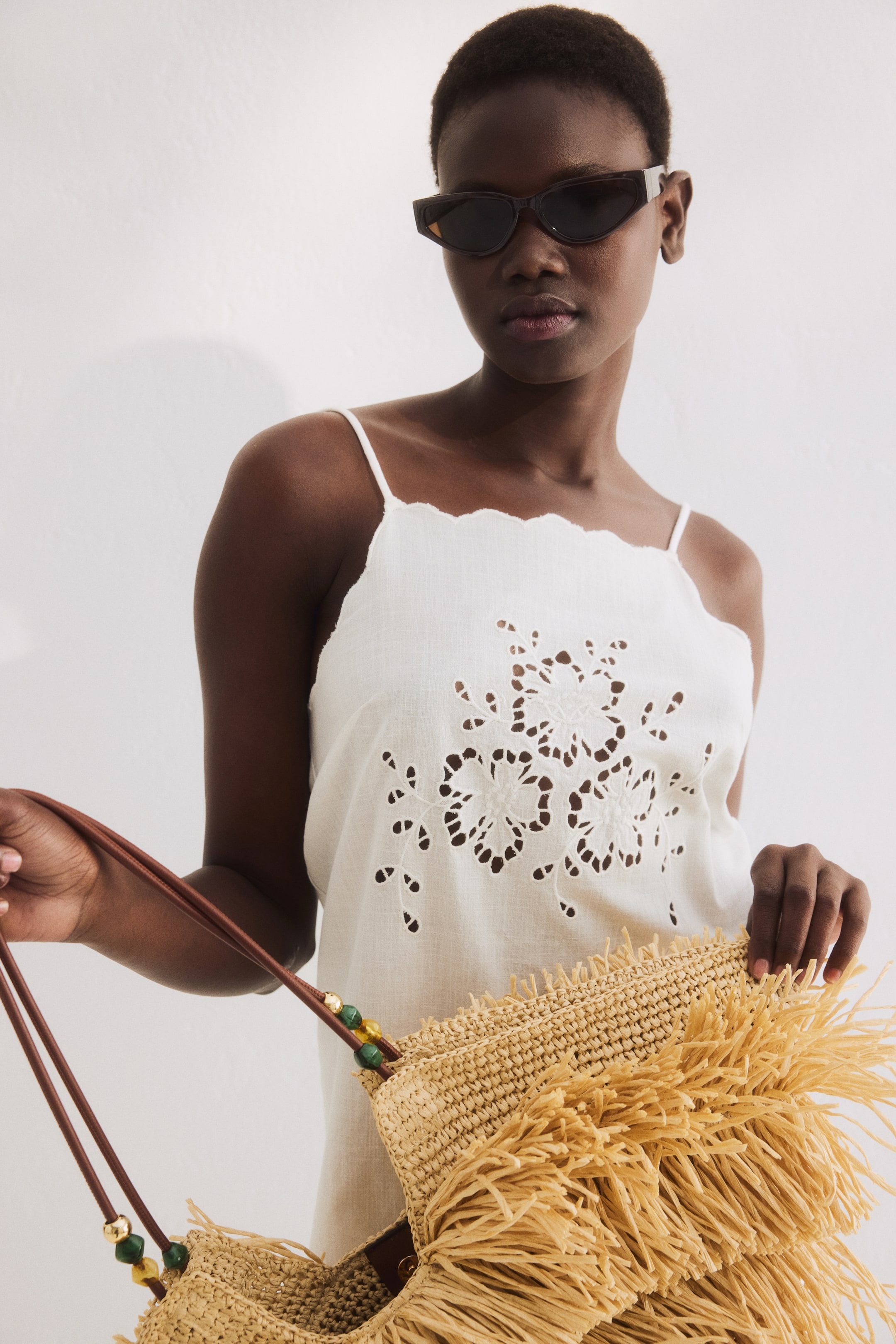 Robe de plage en coton avec broderie anglaise