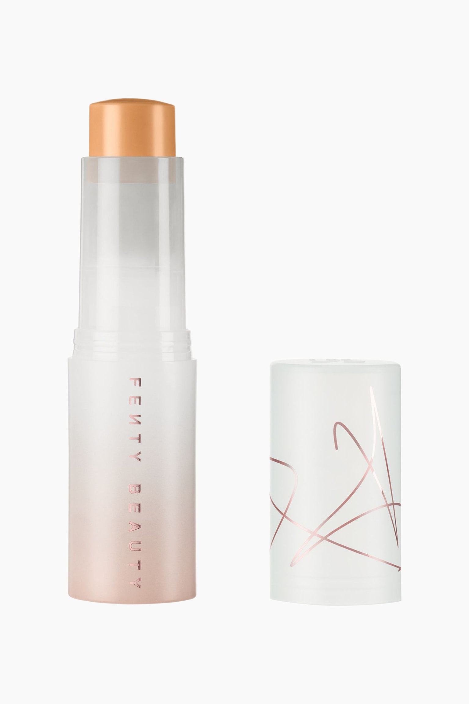 Eaze Drop Blur + Smooth Tint Stick seisoo pystyssÃ¤ irrotetun korkkinsa vieressÃ¤, ja vaalean sÃ¤vyinen kermainen tuote nÃ¤kyy kirkkaasta tuubista tyÃ¶ntyvÃ¤nÃ¤ huurretun valkoisesta pinkkiin liukuvalla pohjalla, jossa on pystysuuntainen brÃ¤ndÃ¤ys. Yhteensopiva huurrettu valkoinen korkki seisoo oikealla ja siinÃ¤ on abstraktia metallinhohtoista pinkkiÃ¤ viivataidetta.