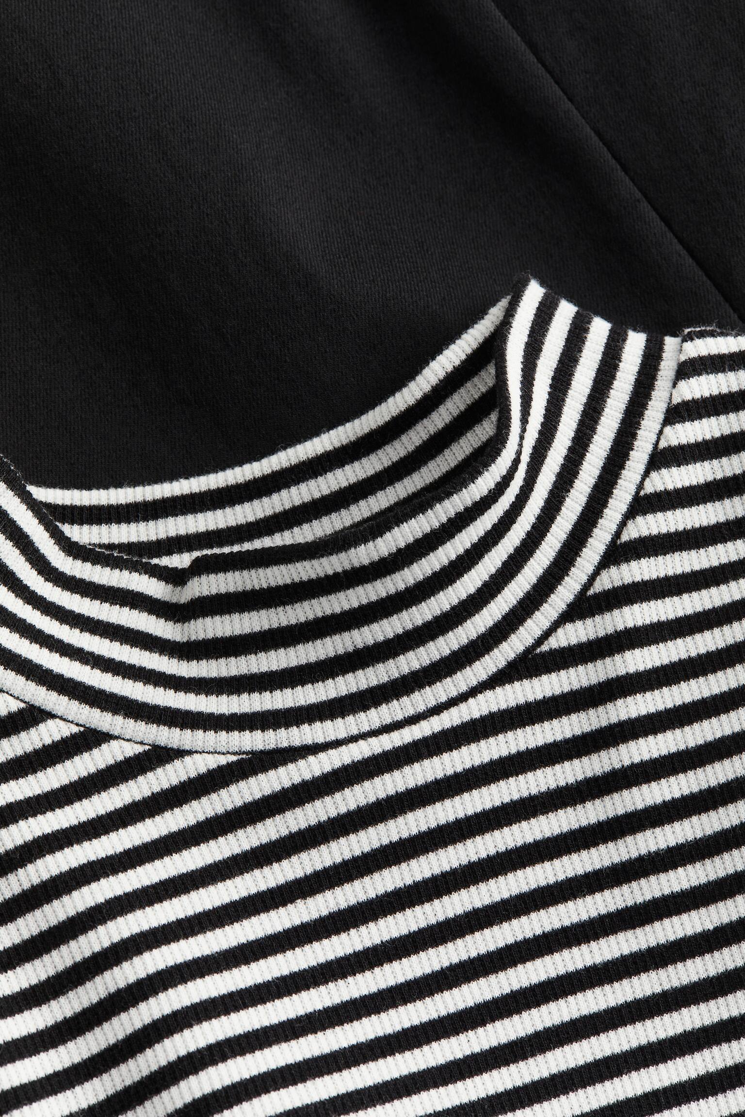 Bộ váy pinafore 2 món - Màu đen/Kẻ - 2