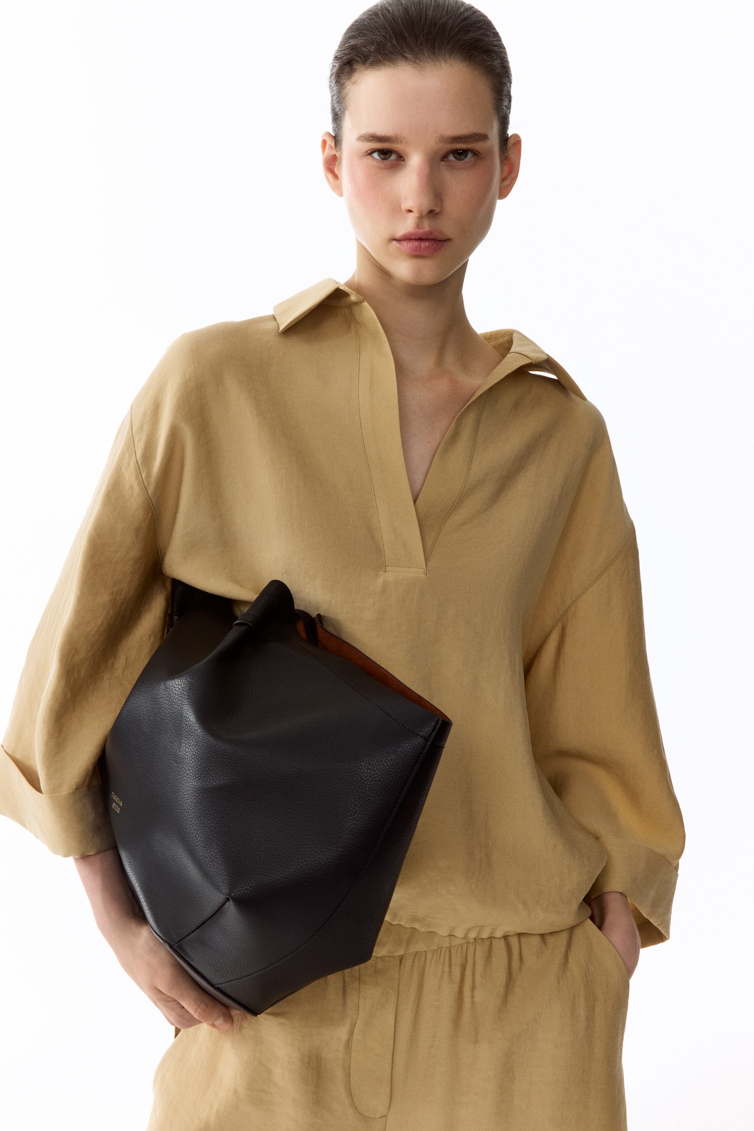 Женская блузка H&M Oversized Lyocell-blend Blouse, цвет: Светлый бежевый — фото 2