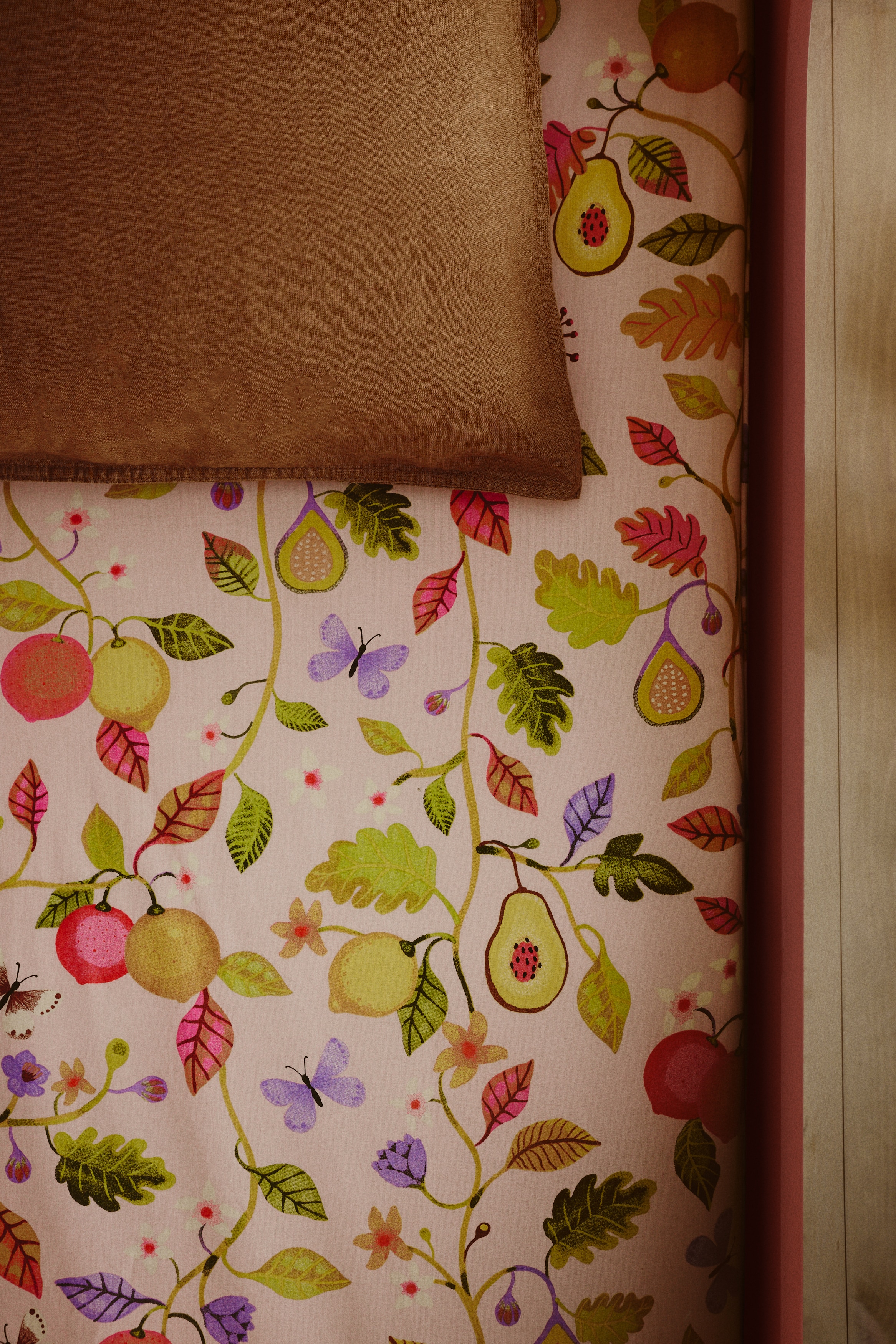 Patterned Cotton Fitted Sheet - Pink/fruit/Light yellow/oranges/Light green/vehicles/Green/clover/White/dotted/Light beige/dinosaurs/Green/dinosaurs/White/hearts