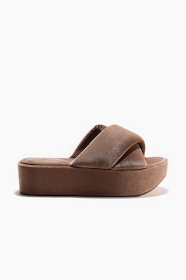 Chunky flatform sandals