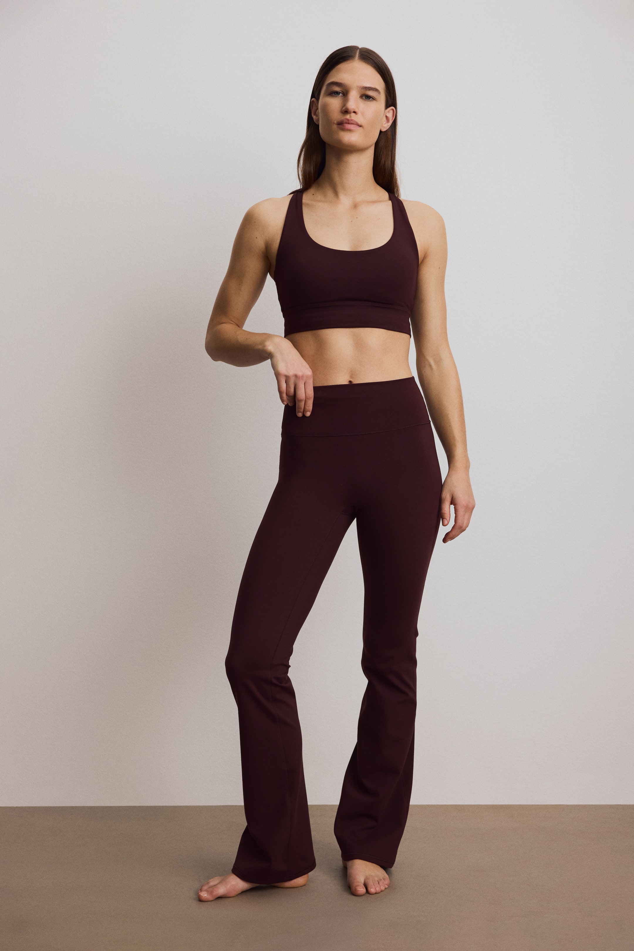 Büyük resmi görüntüle: İspanyol Paça Spor Taytı SoftMove™ - Çikolata mürdüm - KADIN | H&M TR 3