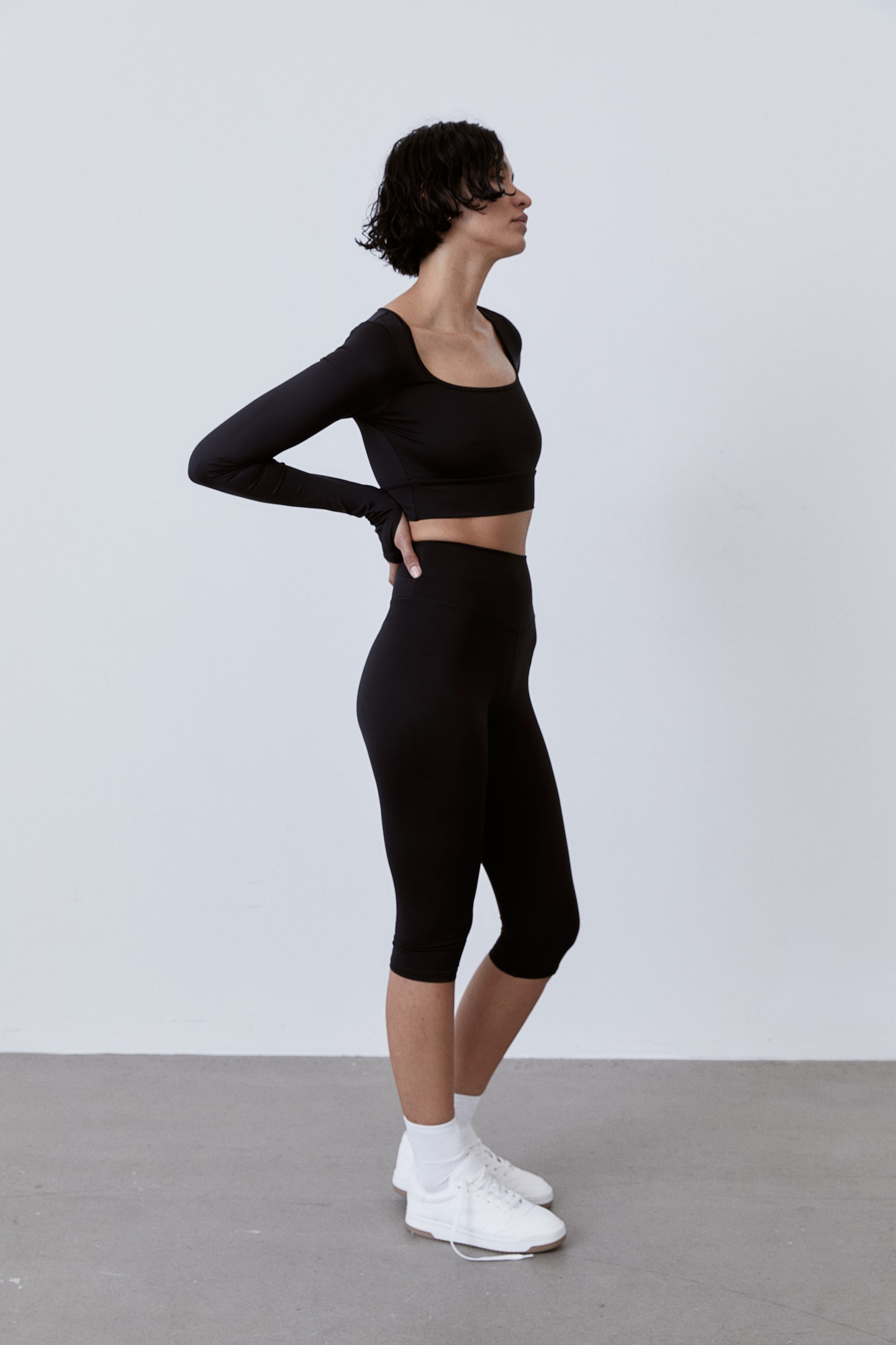 Cropped Activewear Top In SoftMove™ - Black/Dusty purple - 3