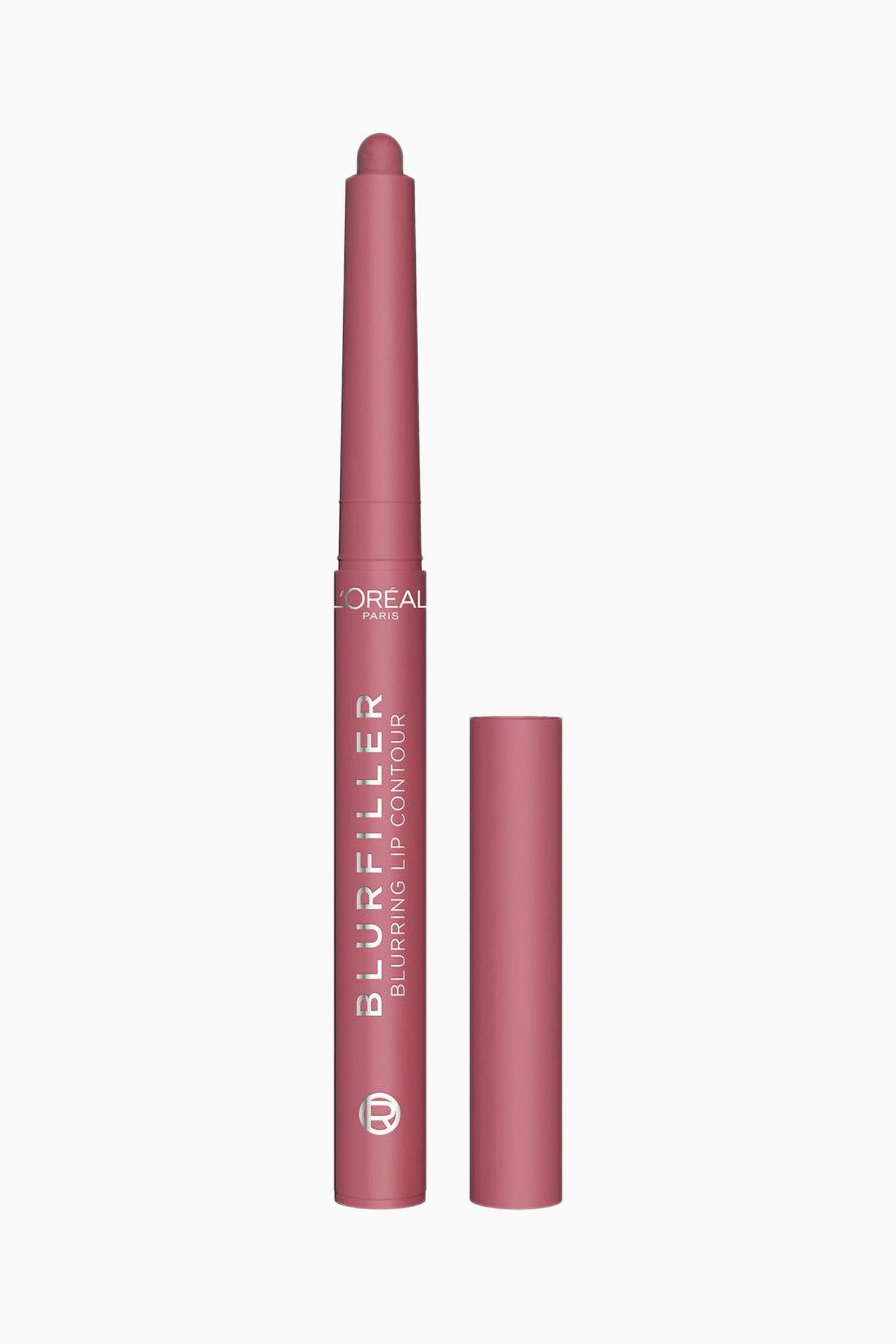 Größeres Bild ansehen: Der Blurfiller Blurring Lip Contour steht aufrecht und präsentiert seinen schlanken, altrosafarbenen Schaft mit freiliegender, abgerundeter rosa Crayon-Spitze. Daneben steht eine passende, abnehmbare Kappe aufrecht neben dem Stift, der mit weißem, vertikalem Branding-Text versehen ist.