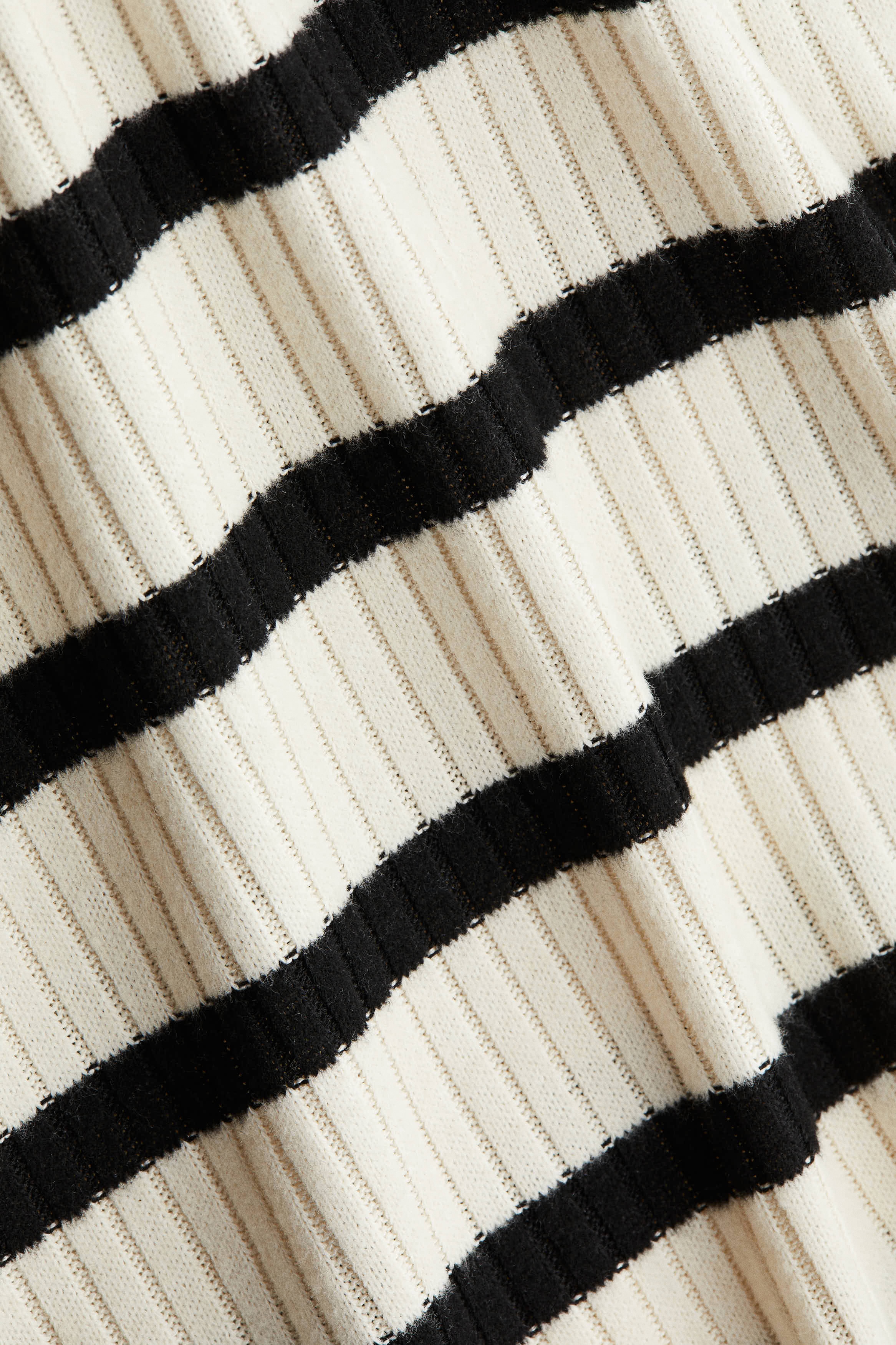 Wide rib-knit trousers