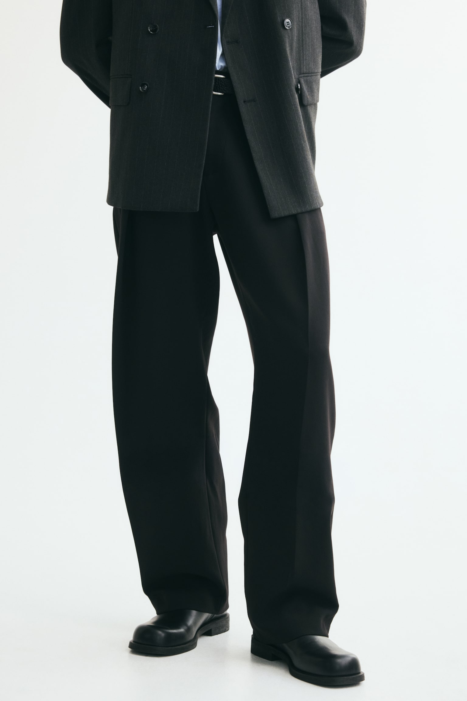 Мужские брюки H&M Loose-Fit Pleated Tailored, цвет: Чёрный — фото 4