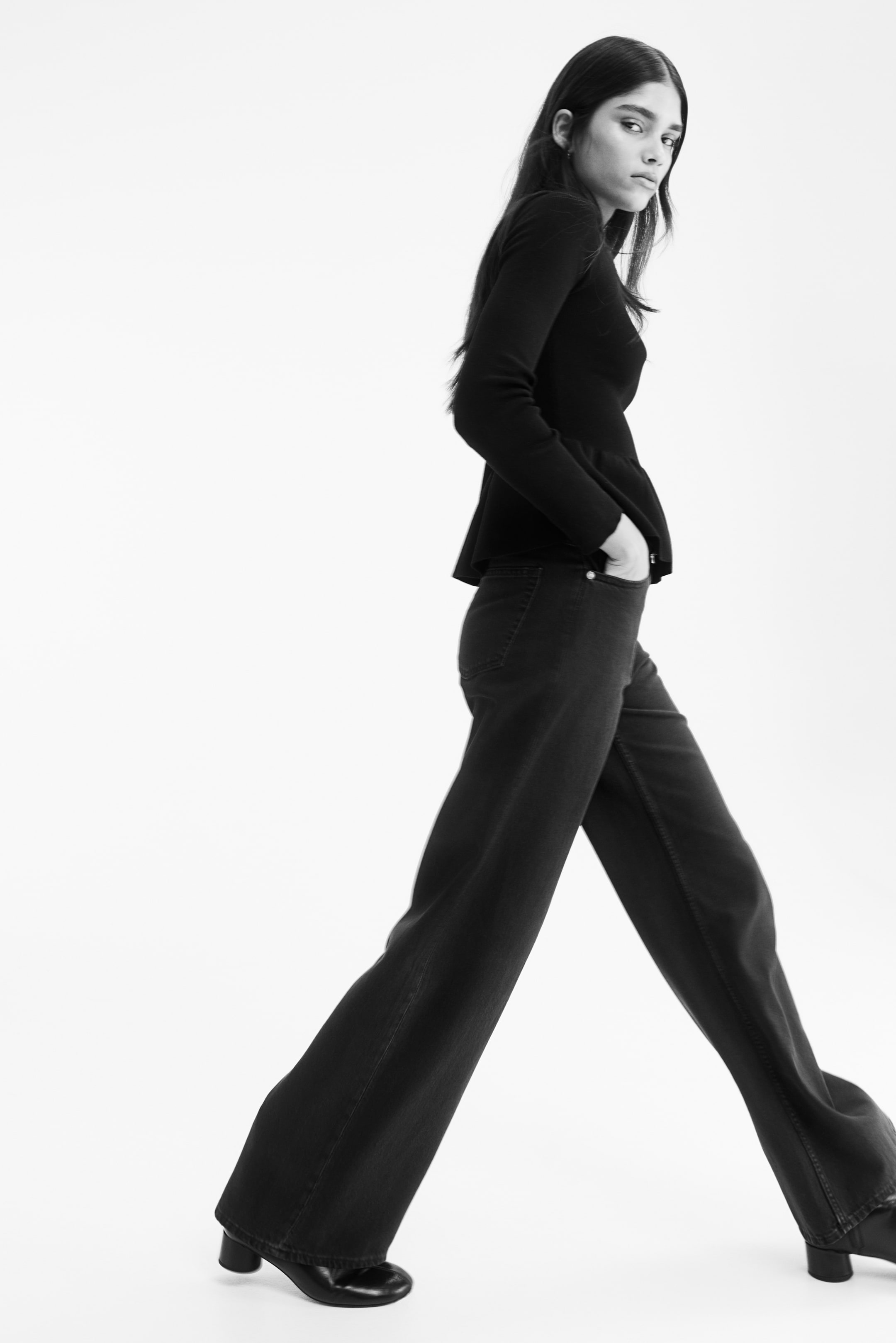 View larger image: Wide Ultra High Jeans - Denim black - Ladies | H&M IN 4