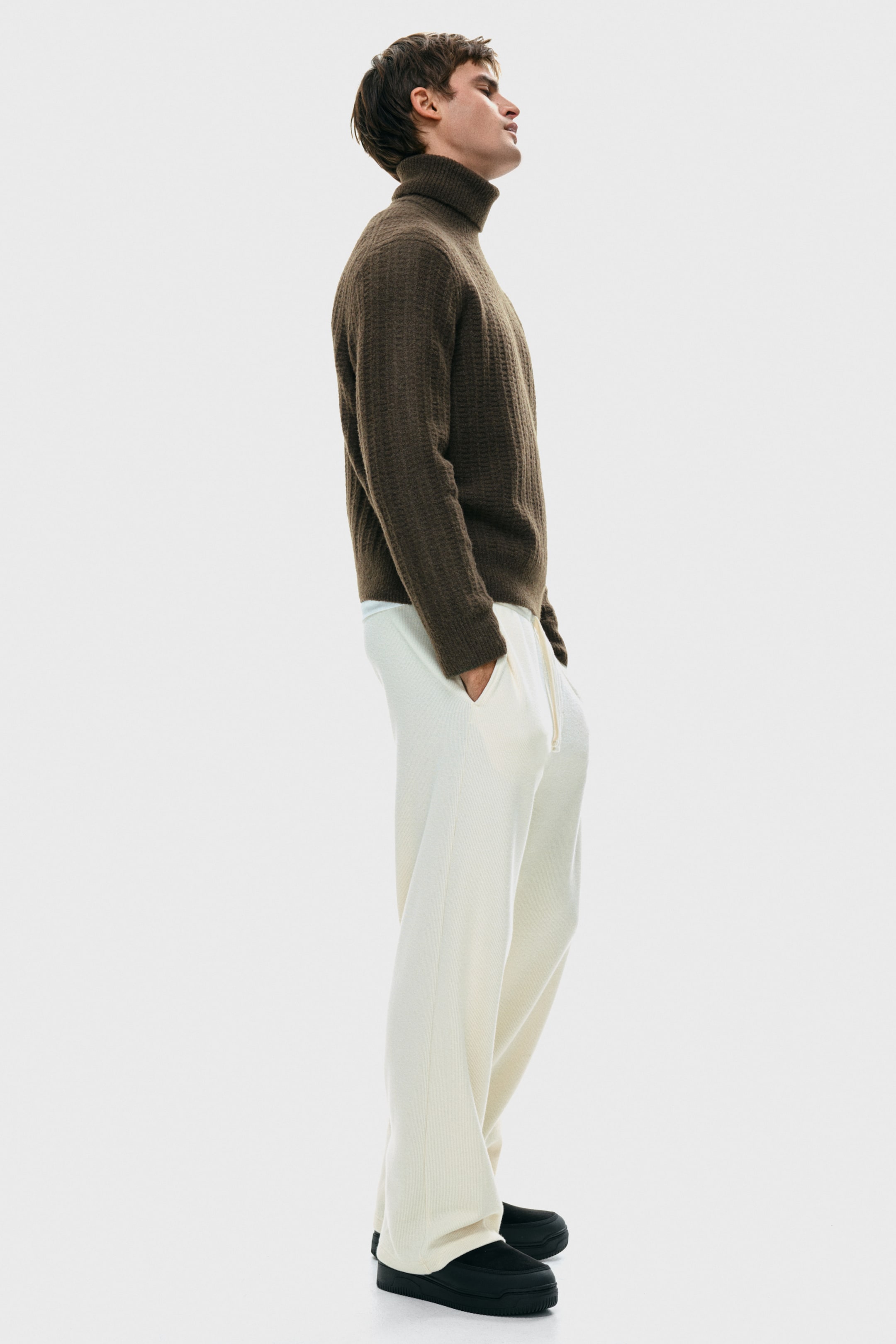 View larger image: Regular Fit Polo-neck jumper - Dark khaki green - Men | H&M IN 3