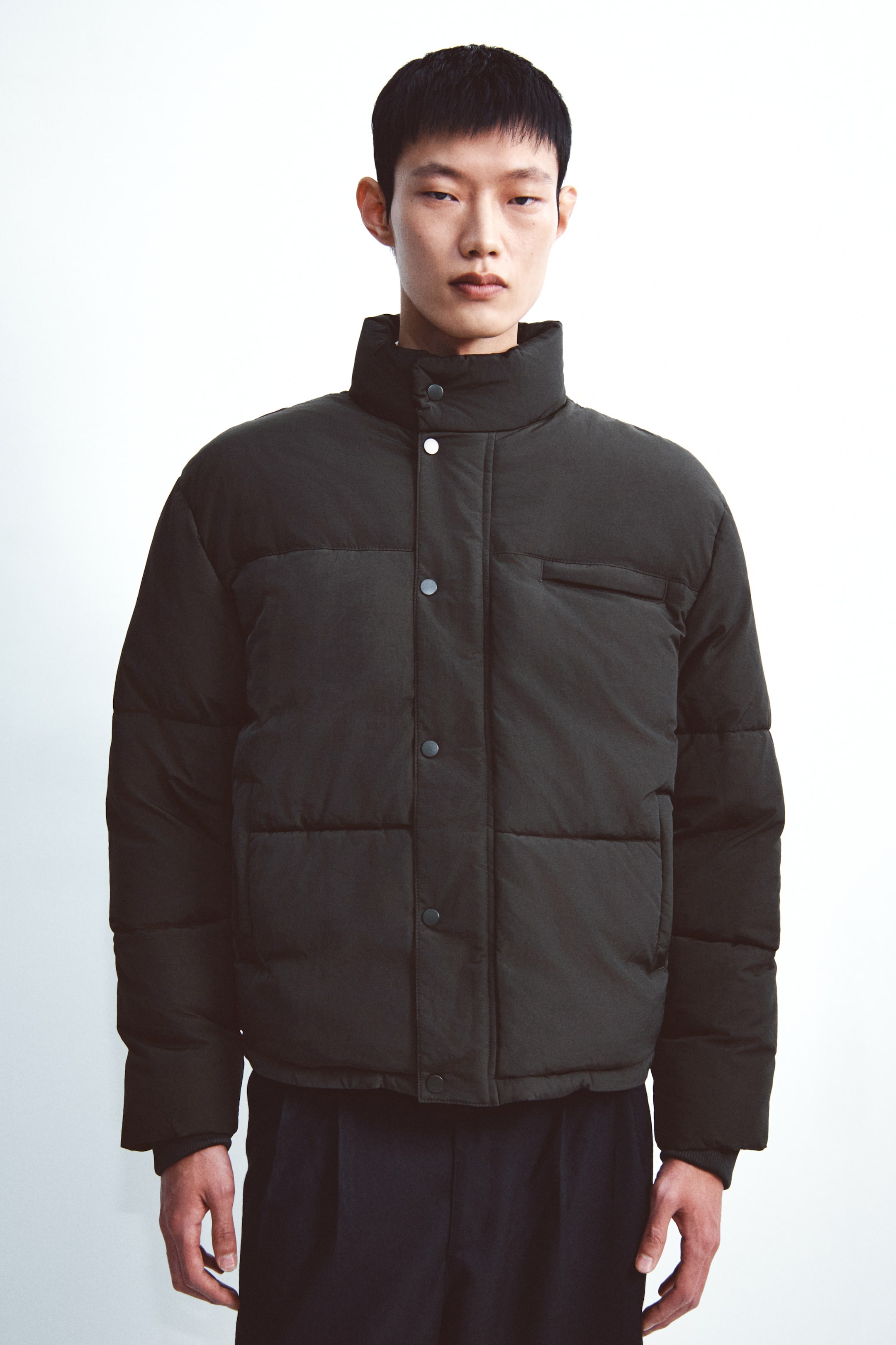 이미지 확대 보기: 나일론 퍼프 재킷 - 다크 브라운 - Men | H&M KR 2