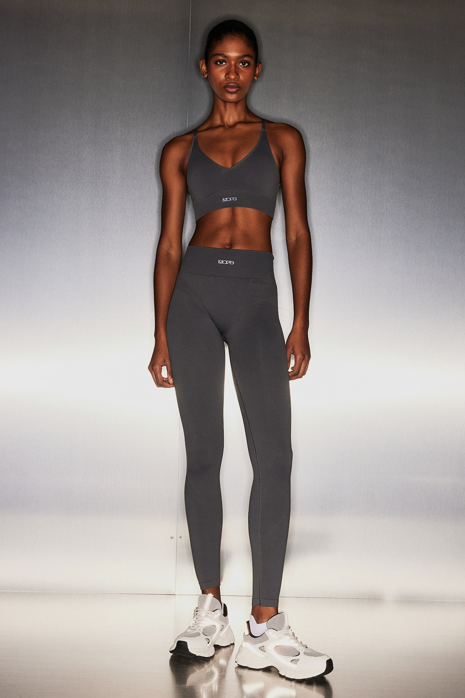 Seamless Light Support Sports bra in DryMove™ - Dark grey - 1