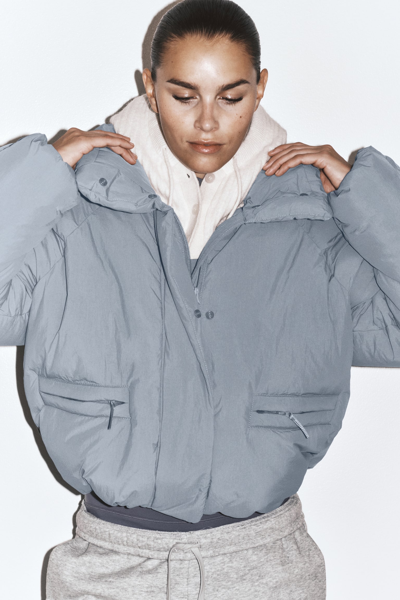 Женская куртка H&M Move Sports Puffer Jacket with ThermoMove™, цвет: Глиняный — фото 5