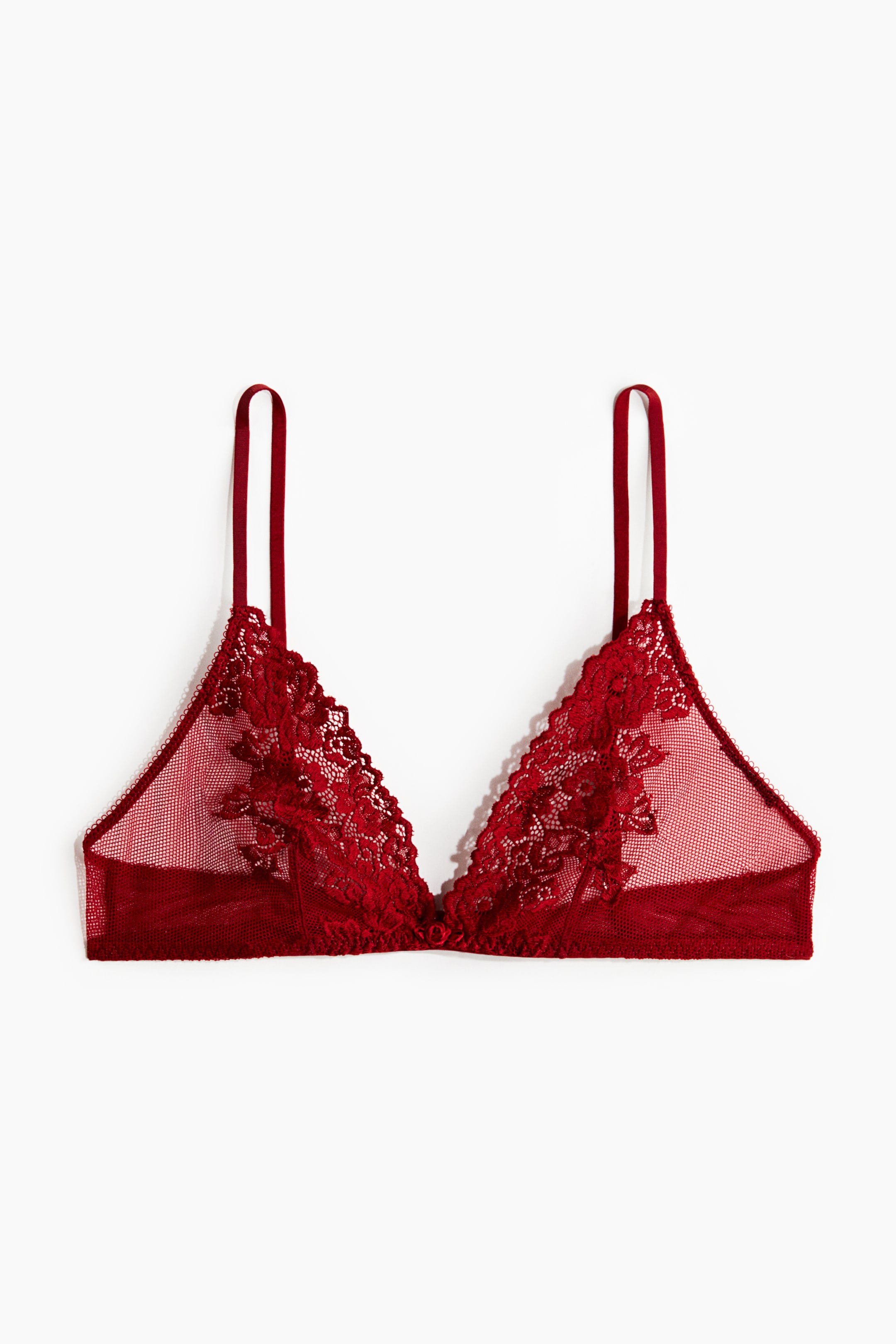 Größeres Bild ansehen: Ein rotes Triangel-Bralette wird von vorne gezeigt, mit durchsichtigen Mesh-Cups und gewellter Blumen-Spitzenverzierung entlang der oberen Kanten. Dünne Schulterträger erstrecken sich von den Cups, und eine kleine Schleife ziert die Vorderseite des elastischen Unterbands.