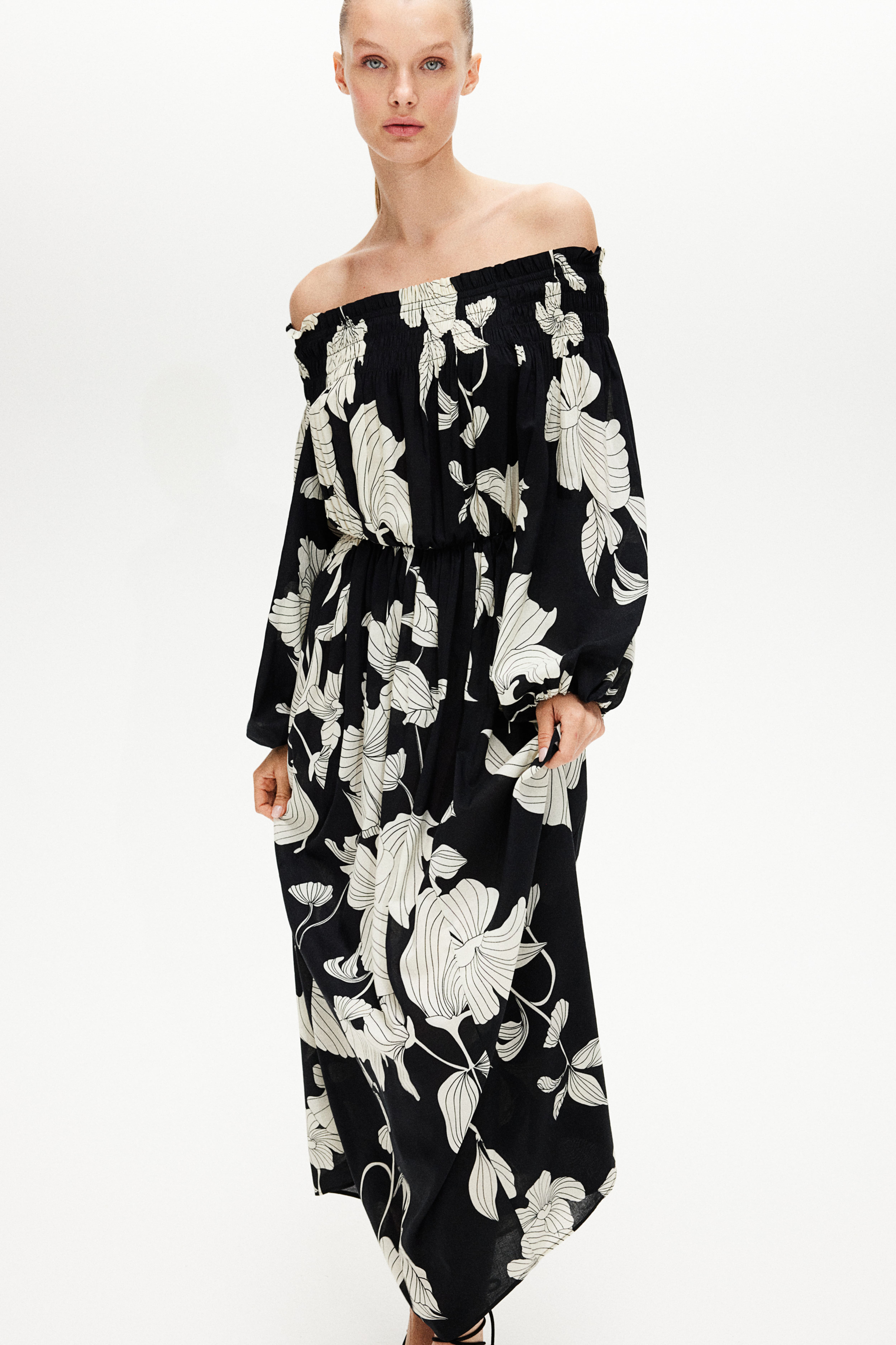 H&m black dress with flowers hotsell