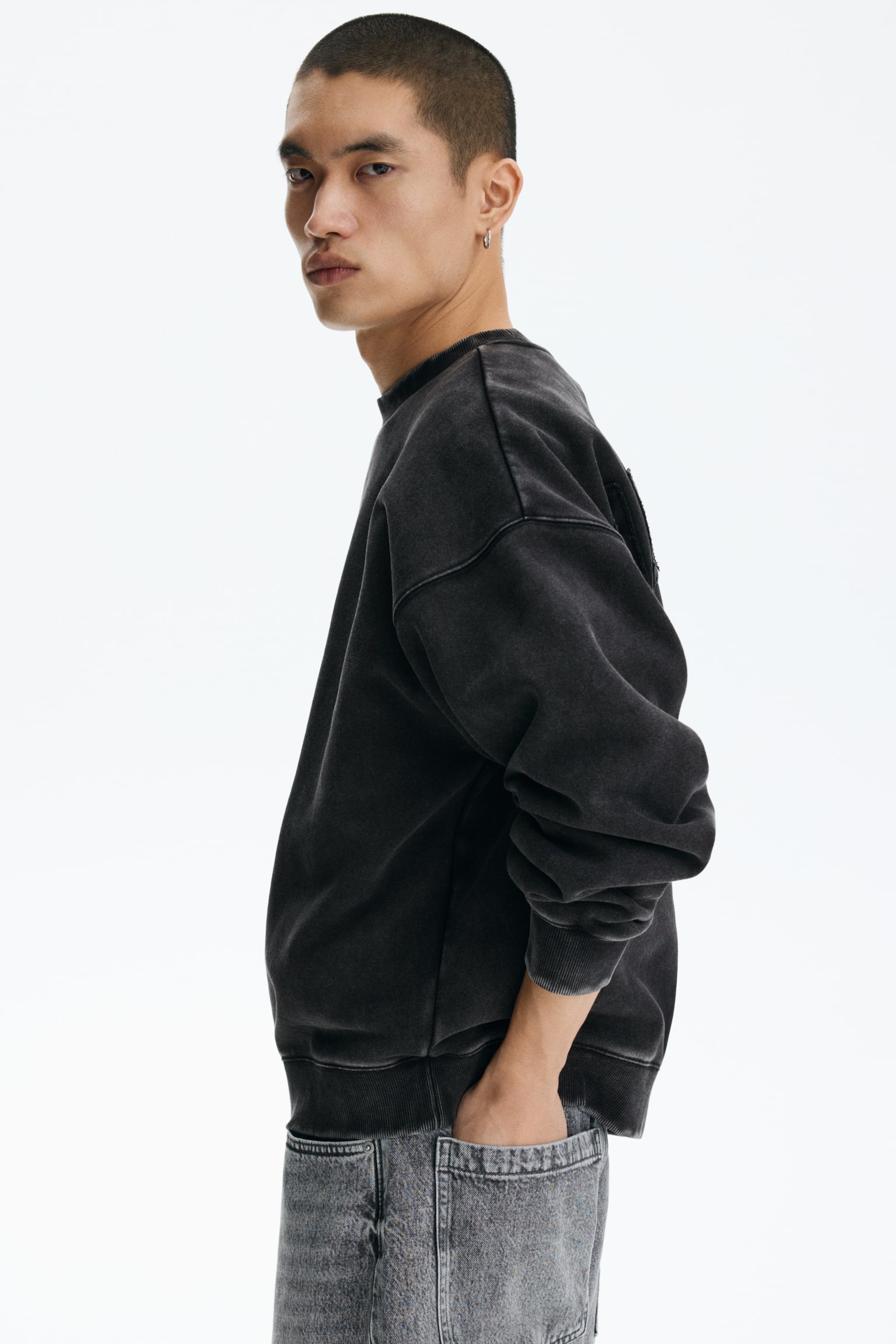 Oversized Fit washed-look sweatshirt - Black - 6