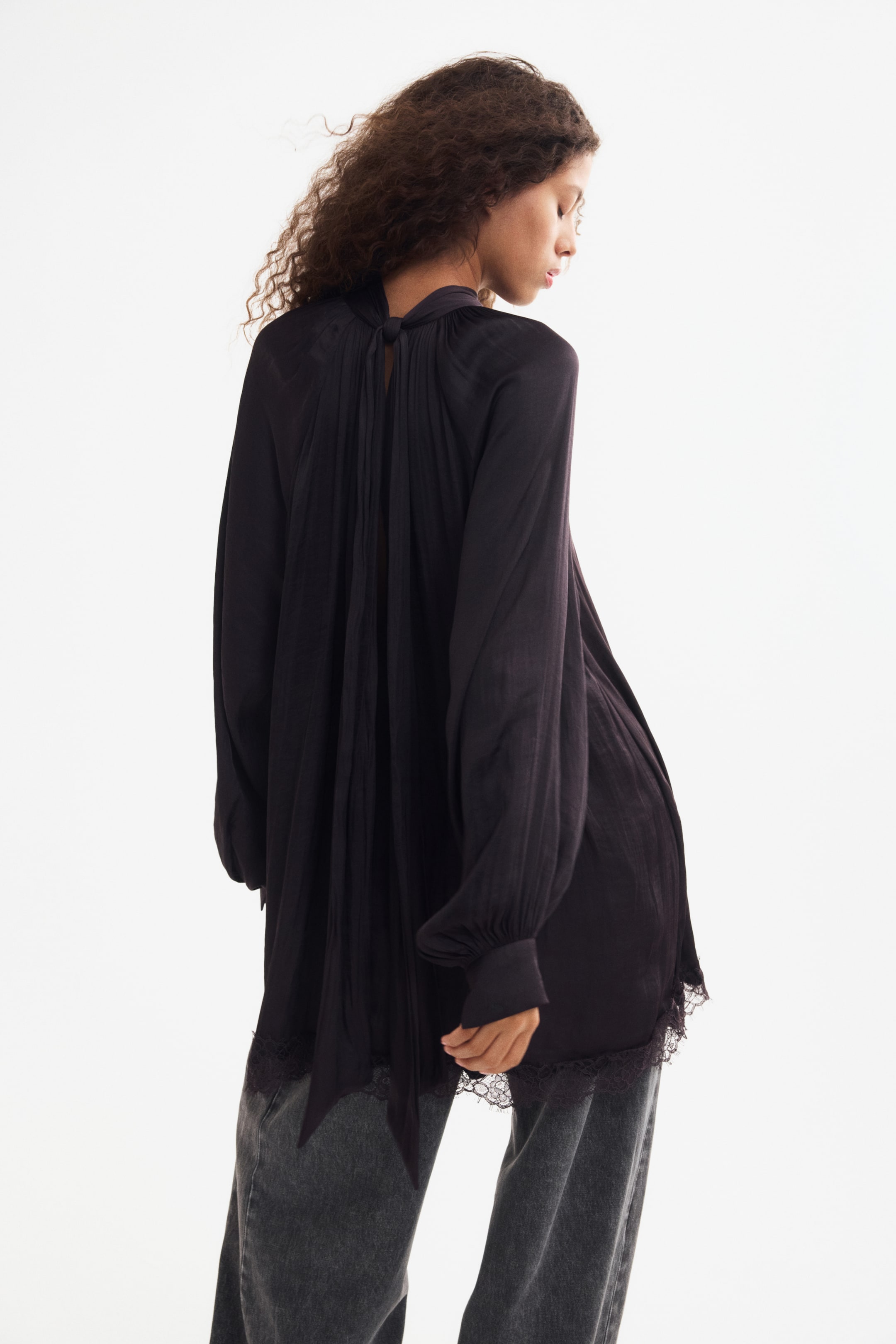 Lace-Trimmed Balloon-Sleeved Dress