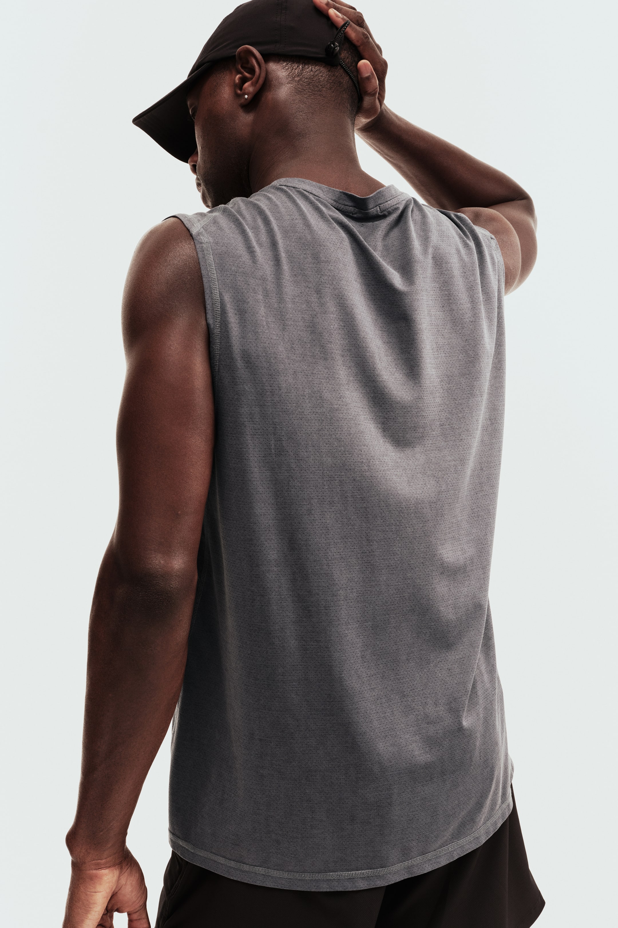 Мужские топы H&M Regular-Fit Sports Tank Top with DryMove™ — фото 6