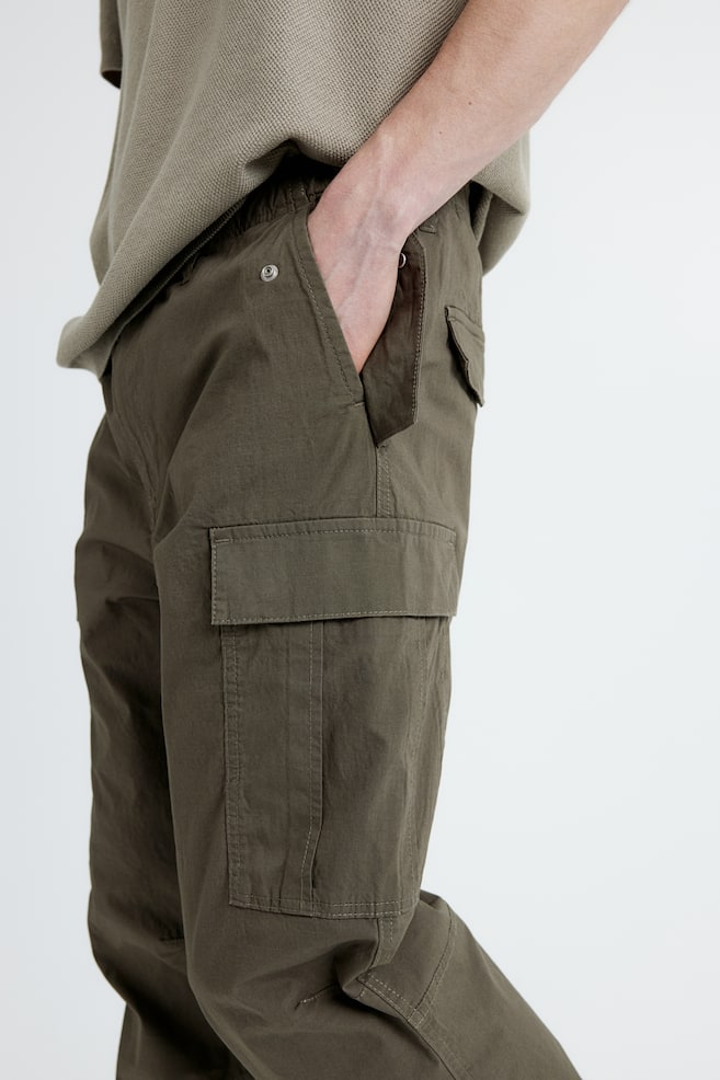 Pantalon cargo Regular Fit en tissu ripstop - Vert kaki/Noir/Beige clair/Vert kaki/motif/dc/dc/dc - 7