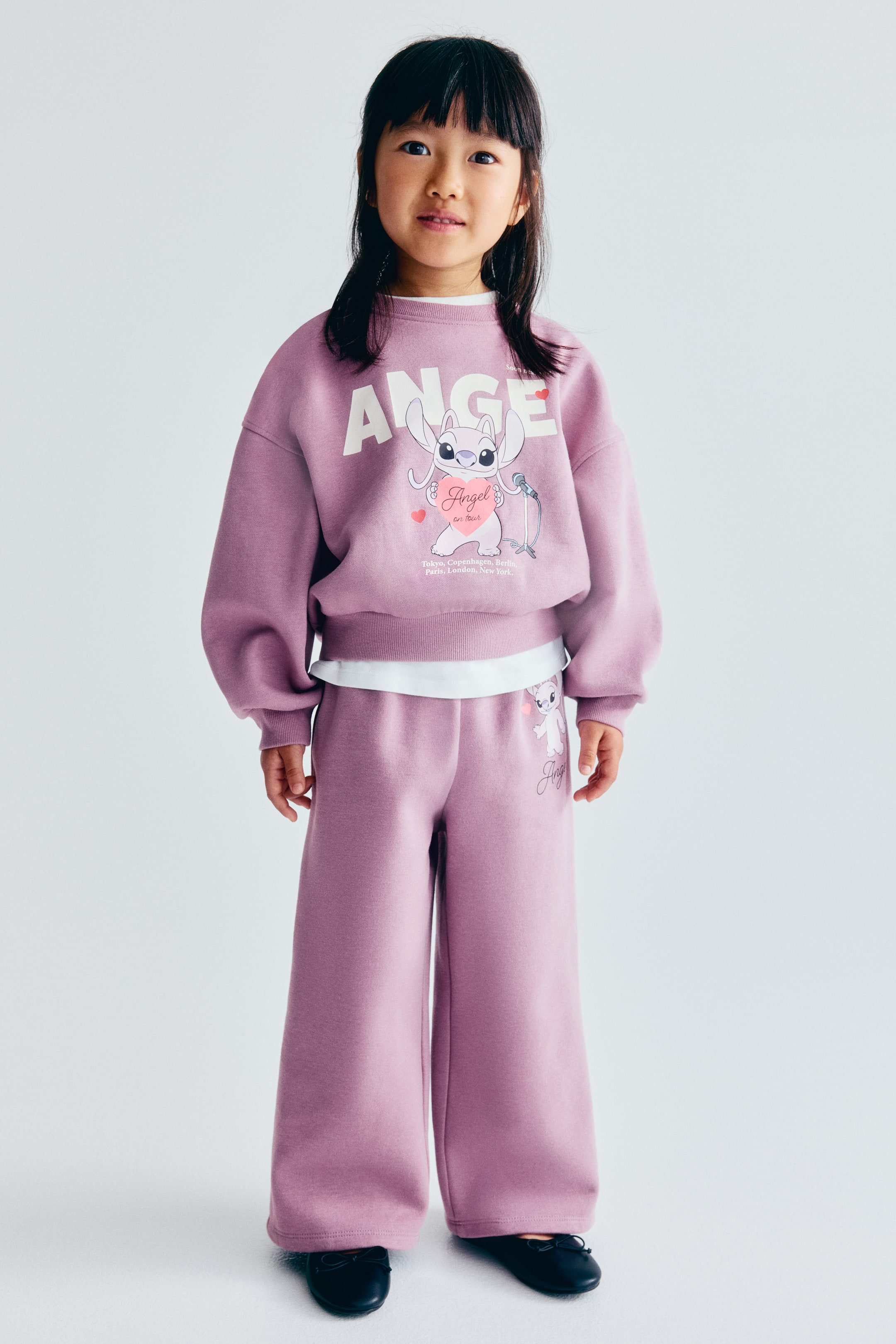 Visa större bild: 2-delat sweatshirtset med borstad insida och tryck - Ljunglila/Lilo & Stitch - BARN | H&M SE 1
