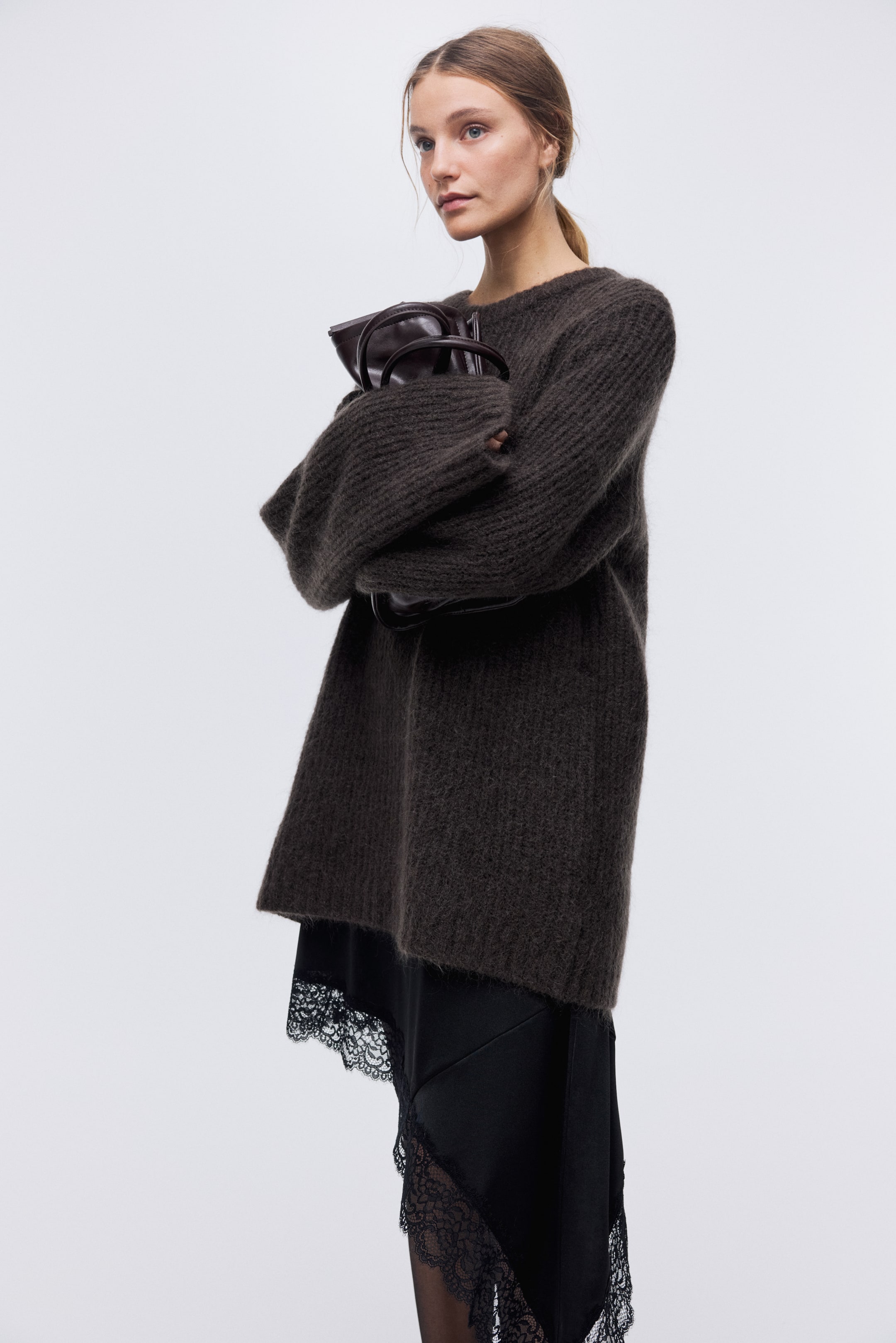 拡大画像を表示: モヘアブレンドセーター - ダークブラウン - レディース | H&M JP 2