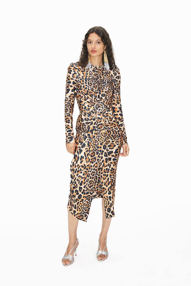 Leopardmønstret kjole med spændedetalje - Beige/Leopardmønstret - 1