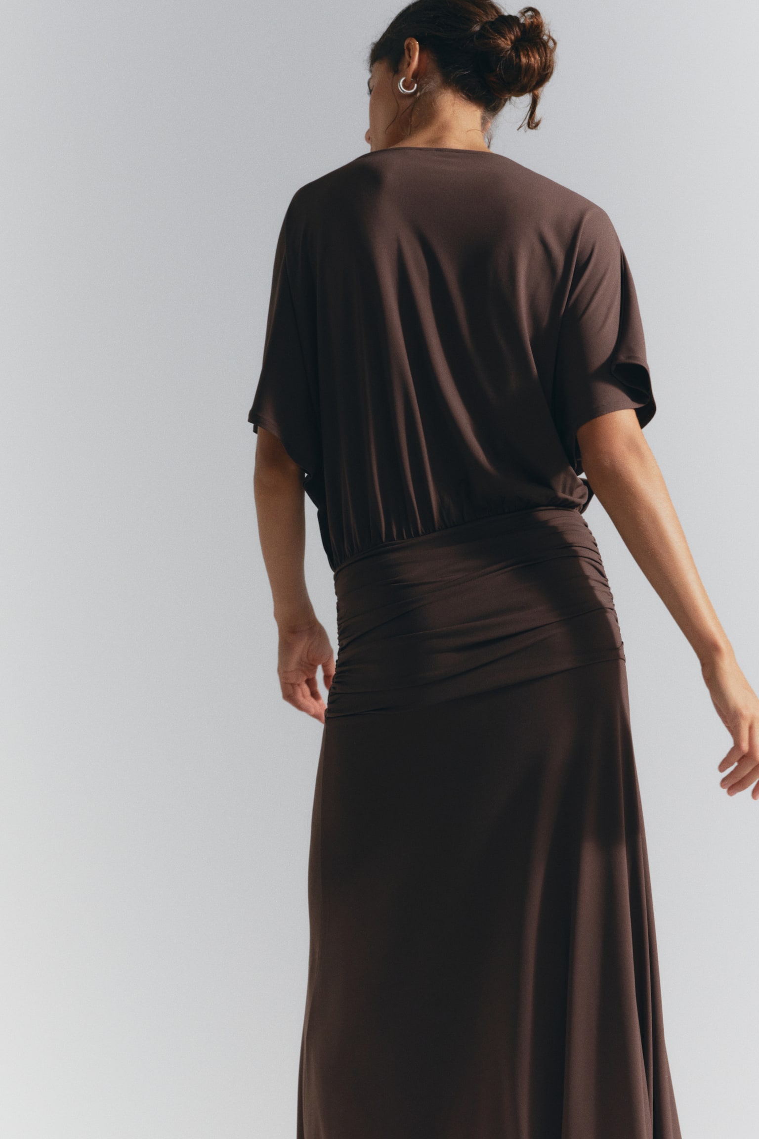 Женское платье H&M Mama Draped Maxi, цвет: Тёмный коричневый — фото 5