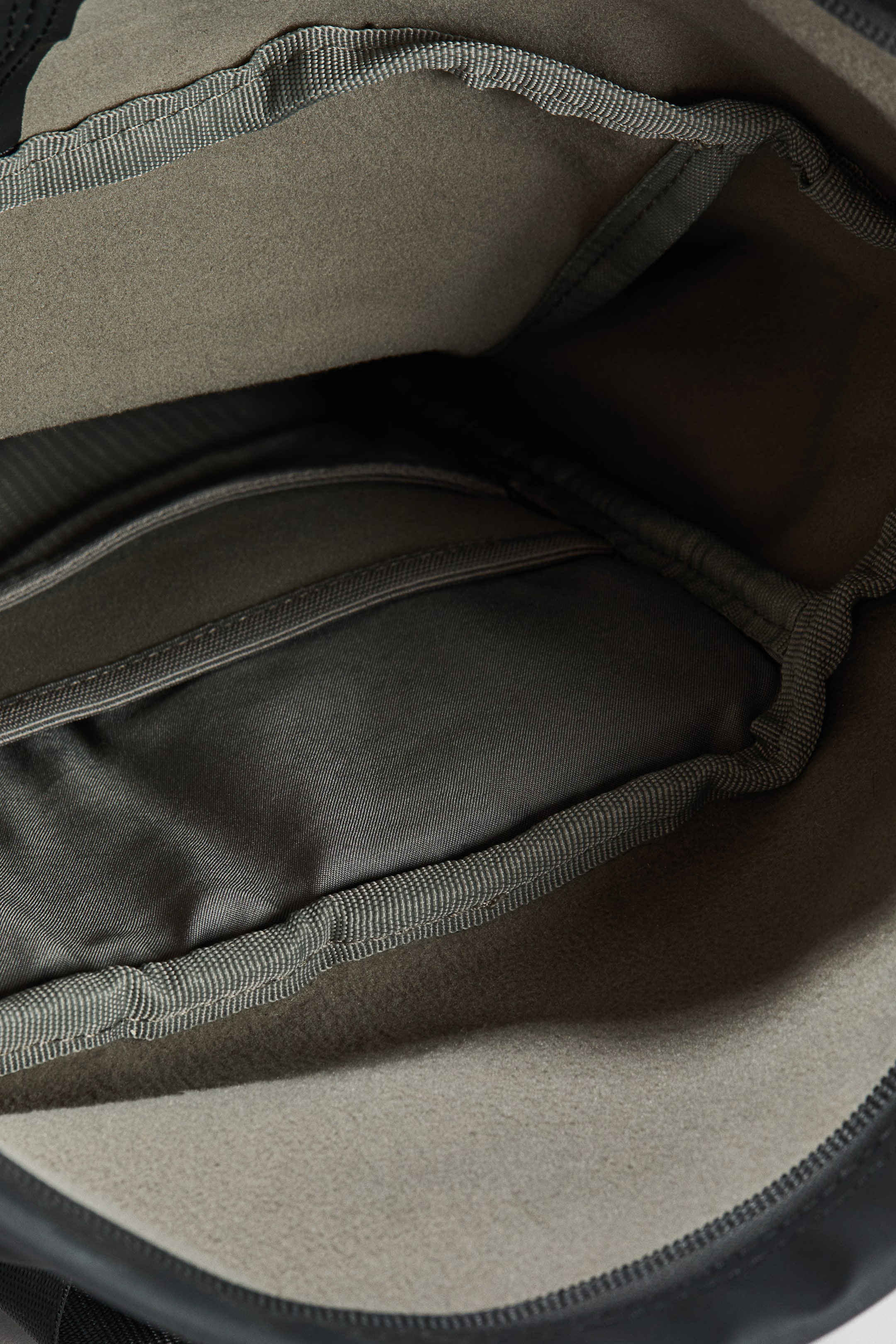 Visa större bild: Wings Small Rolltop - Black - Tretorn - BARN | H&M SE 5