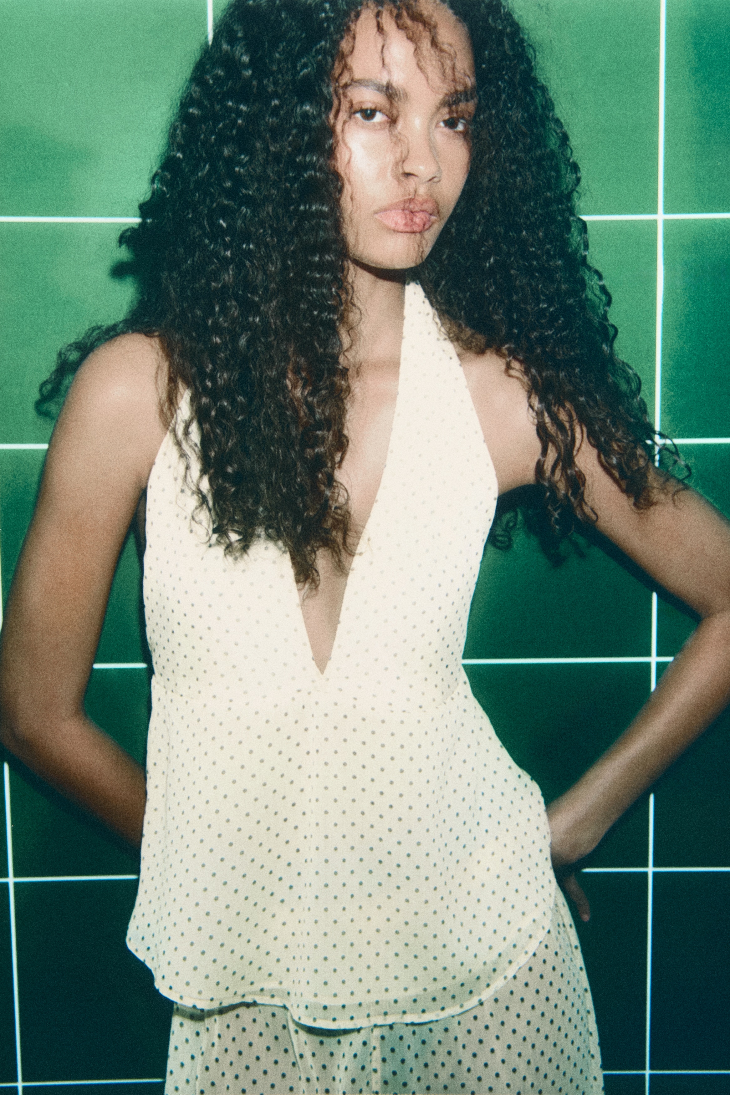 Top halterneck em chiffonModelo
