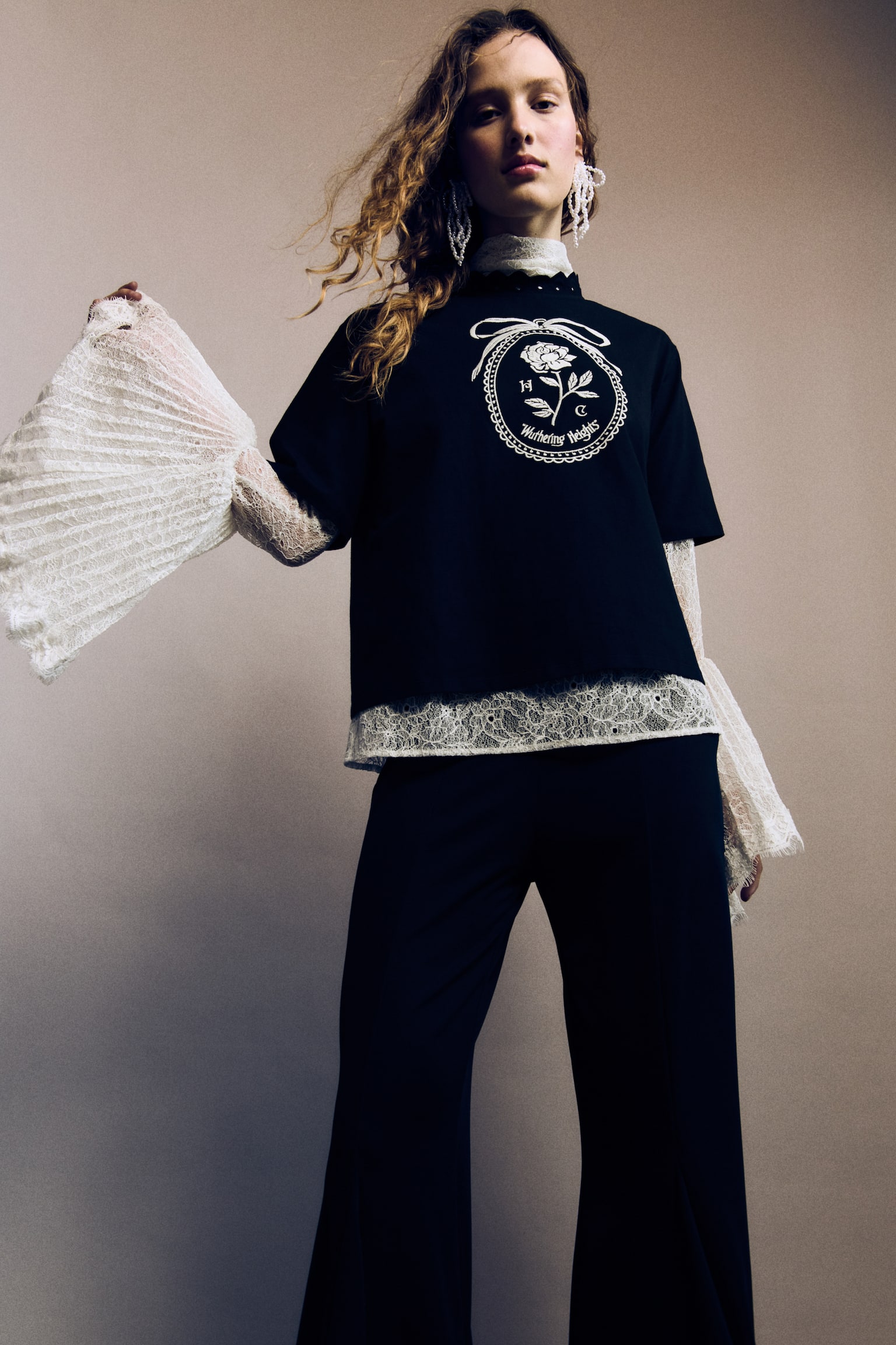 טישירט עם רקמה - שחור/Wuthering Heights - 6