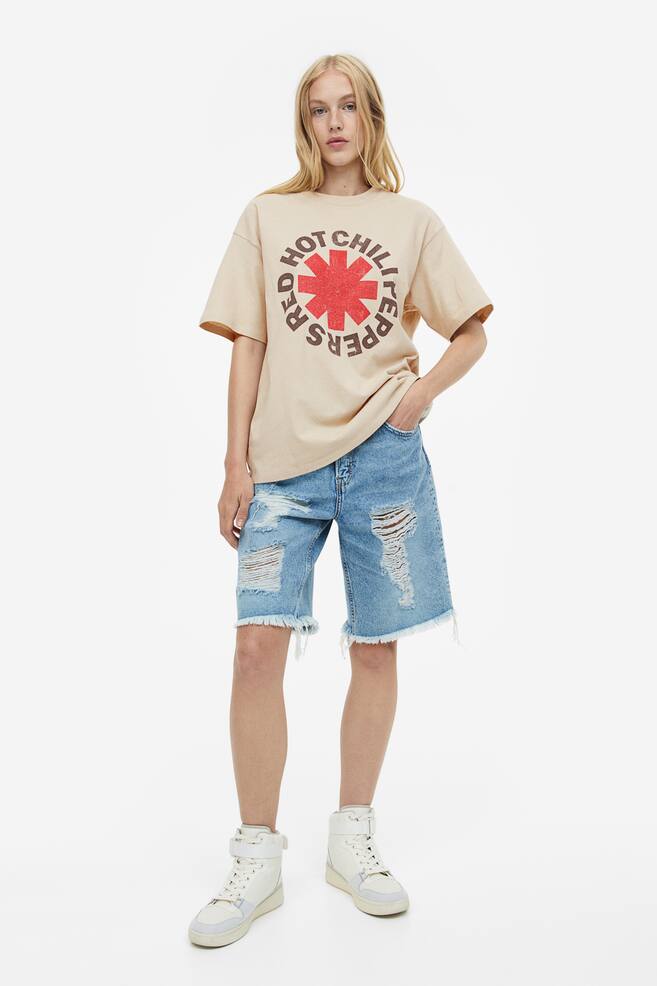 Oversized T-shirt med tryk - Beige/Red Hot Chili Peppers - 6