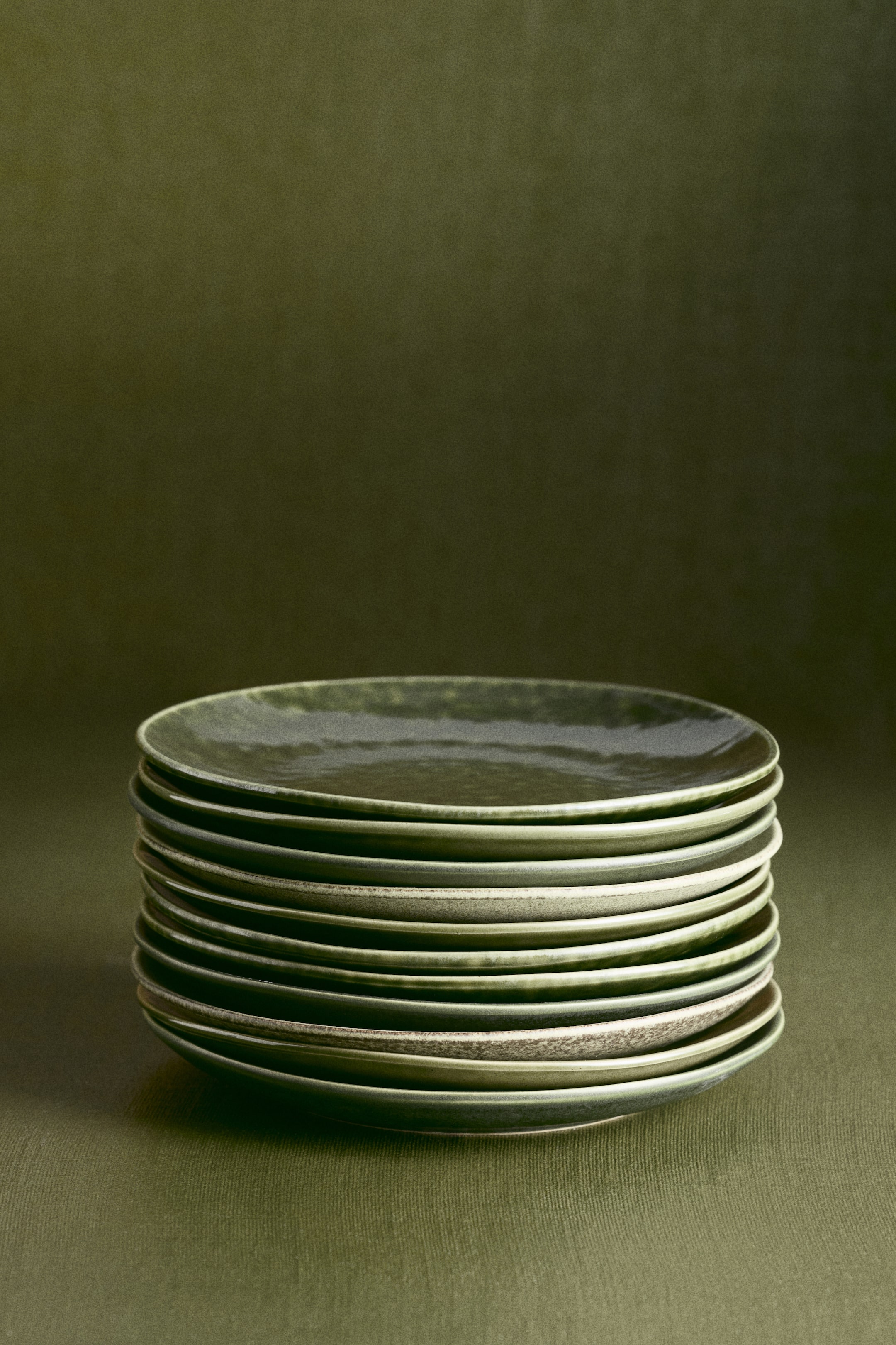 View larger image: 4-pack stoneware medium plates - Dark green - Home All | H&M GB 1