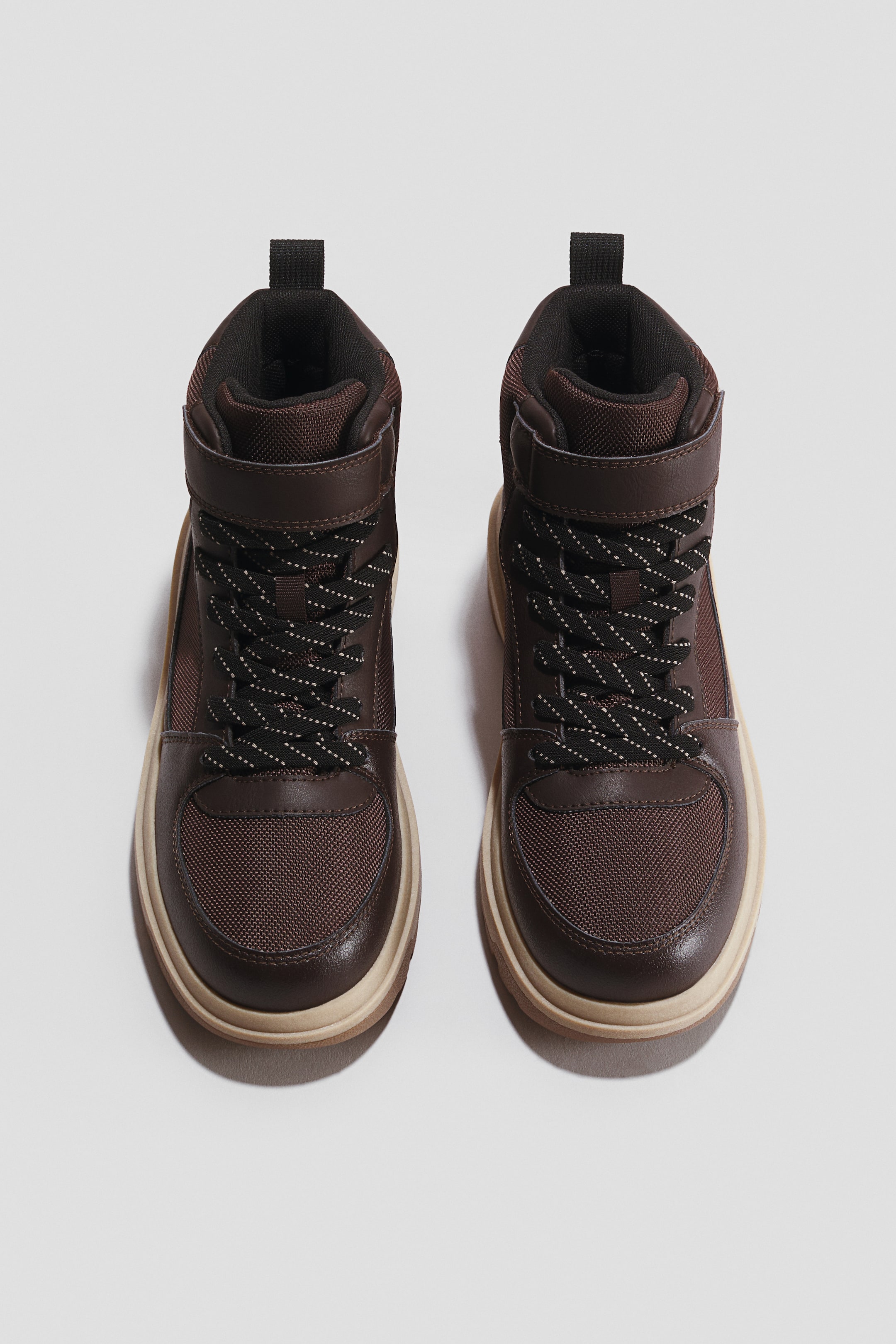 Chaussures de sport montantes et imperméables