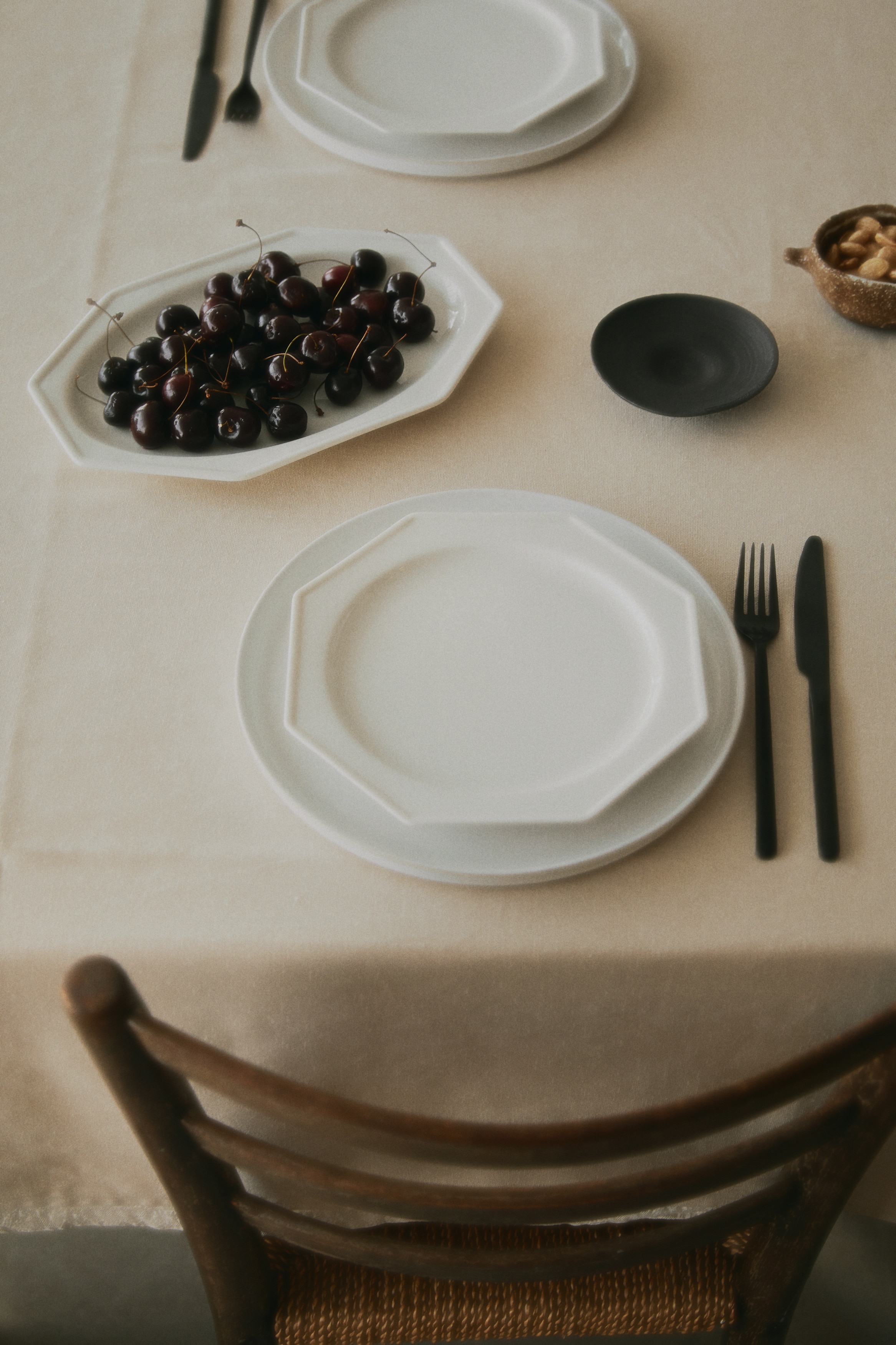 Small porcelain serving plate - White