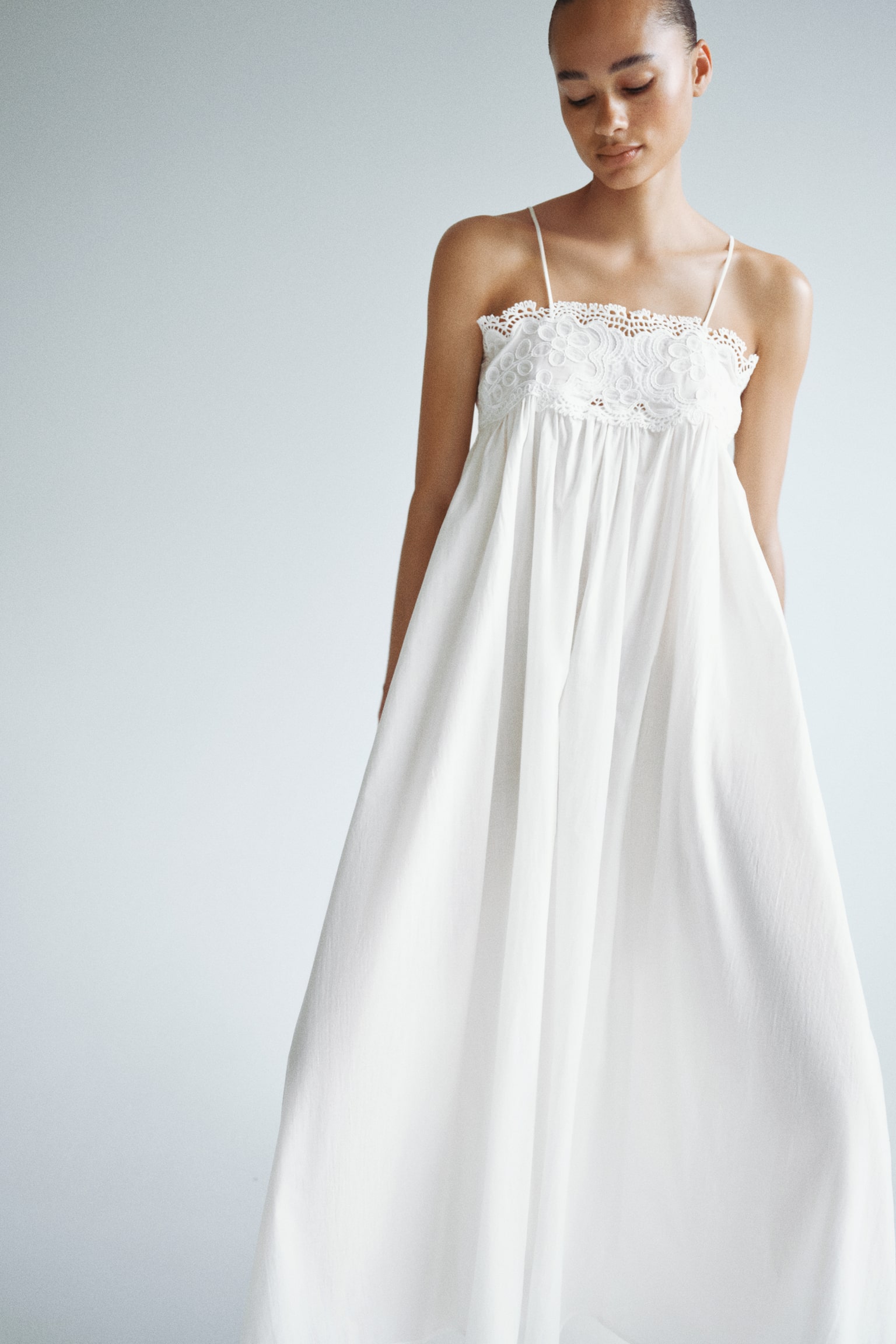 Embroidery-detail tie-strap dress - Cream - 1