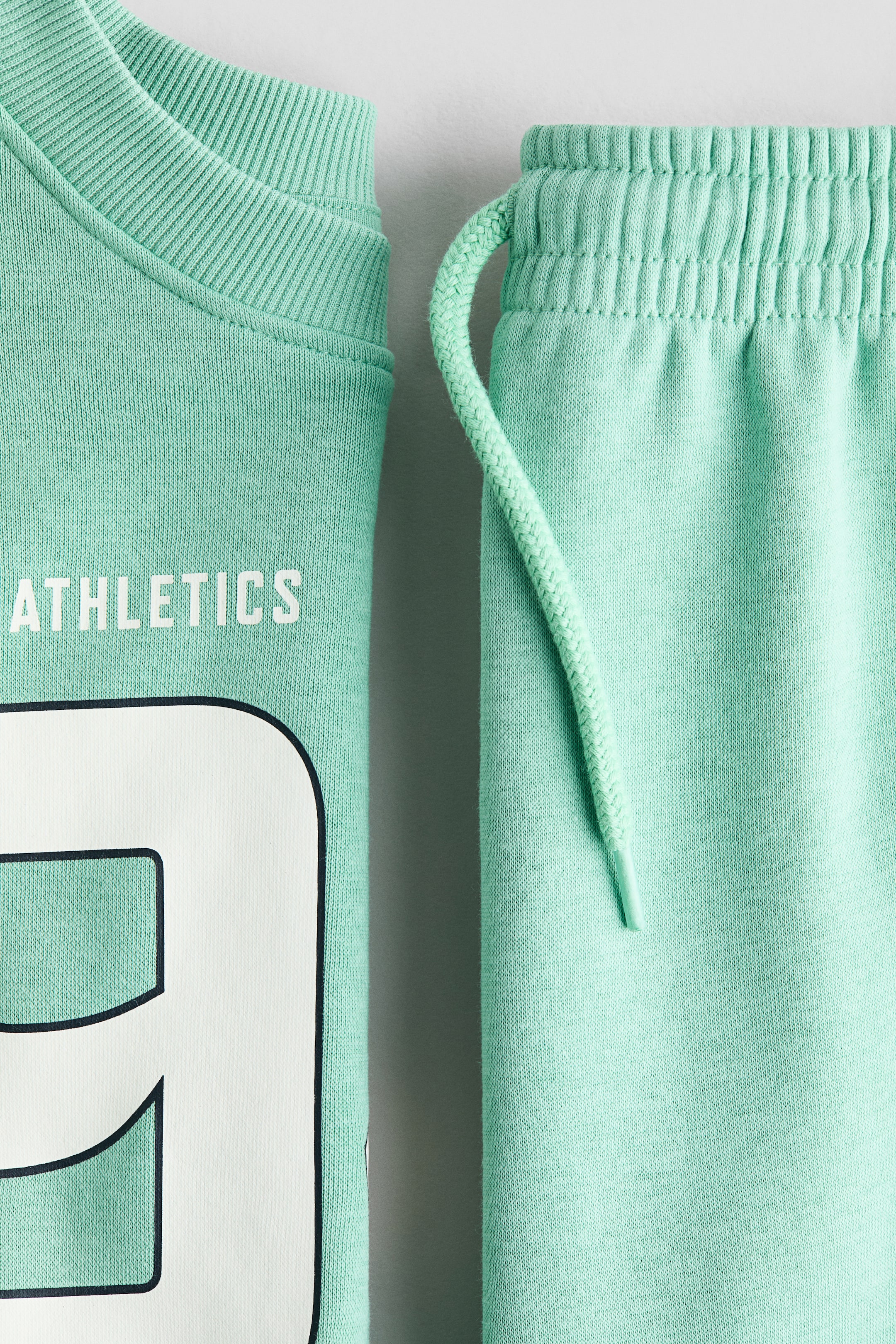 Ensemble 2 pièces avec sweat et pantalon jogger