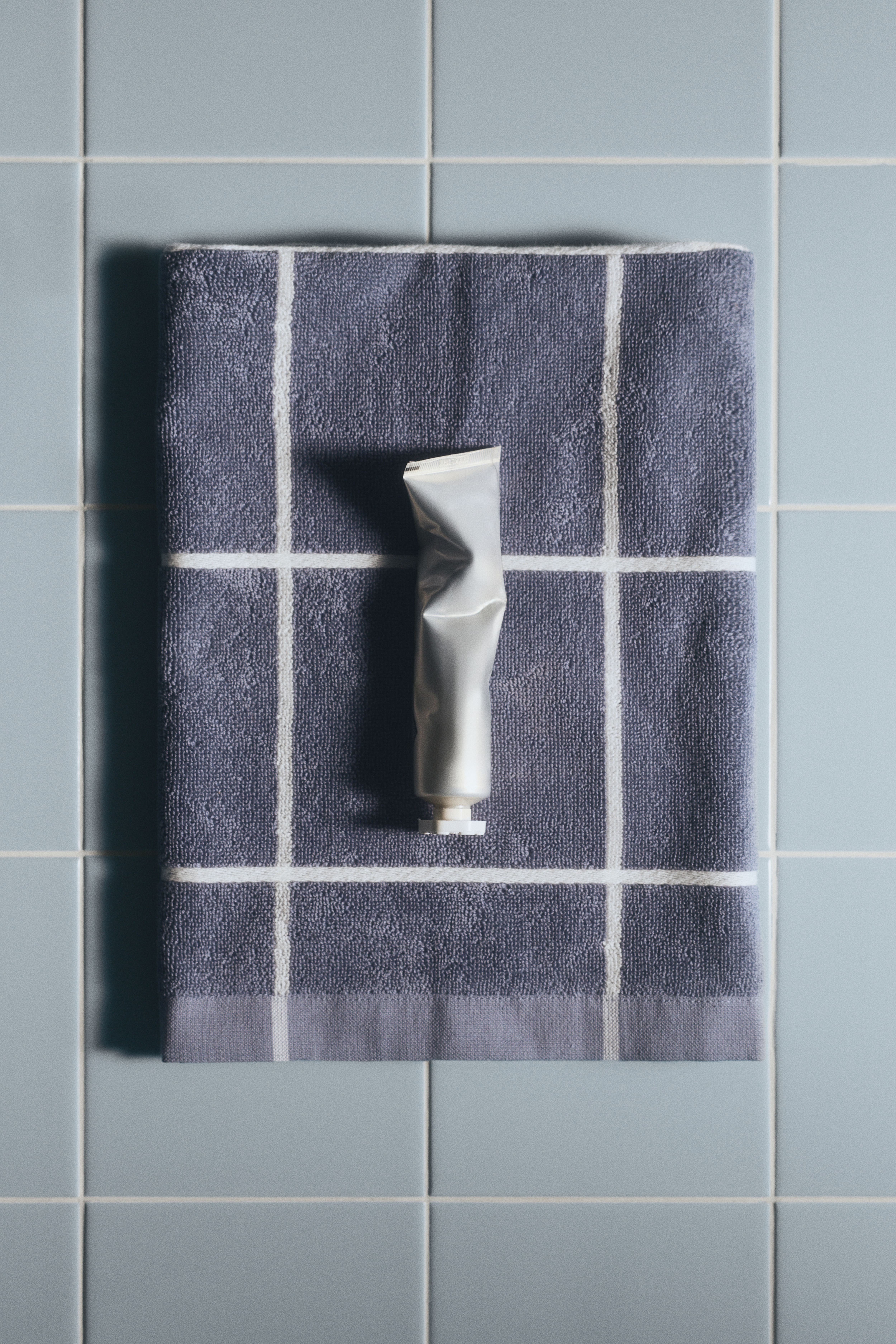 Grid-Patterned Hand Towel
