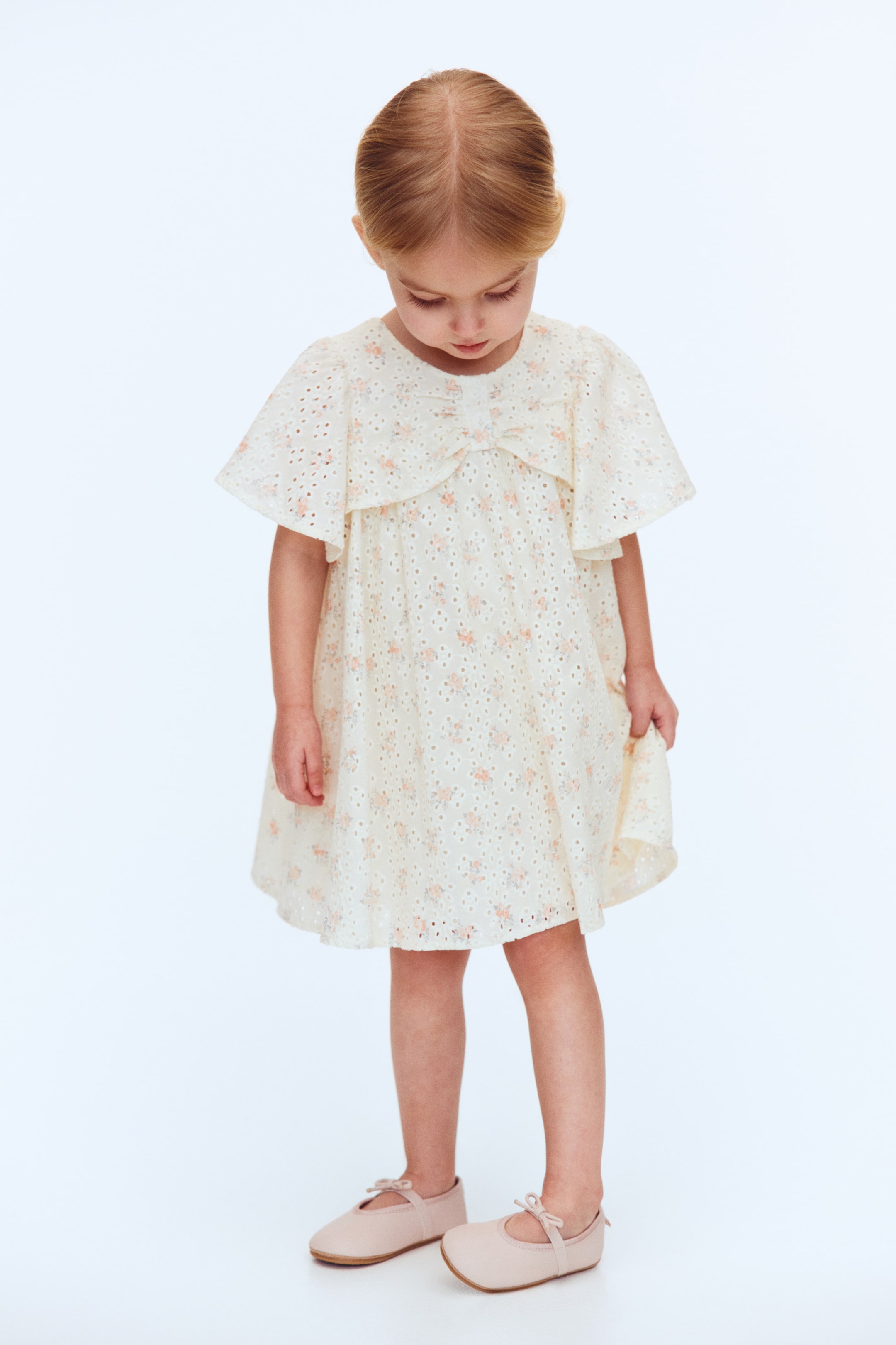Ver imagen más grande: Vestido de algodón con bordado inglés - Crema/Floral - NIÑOS | H&M ES 1