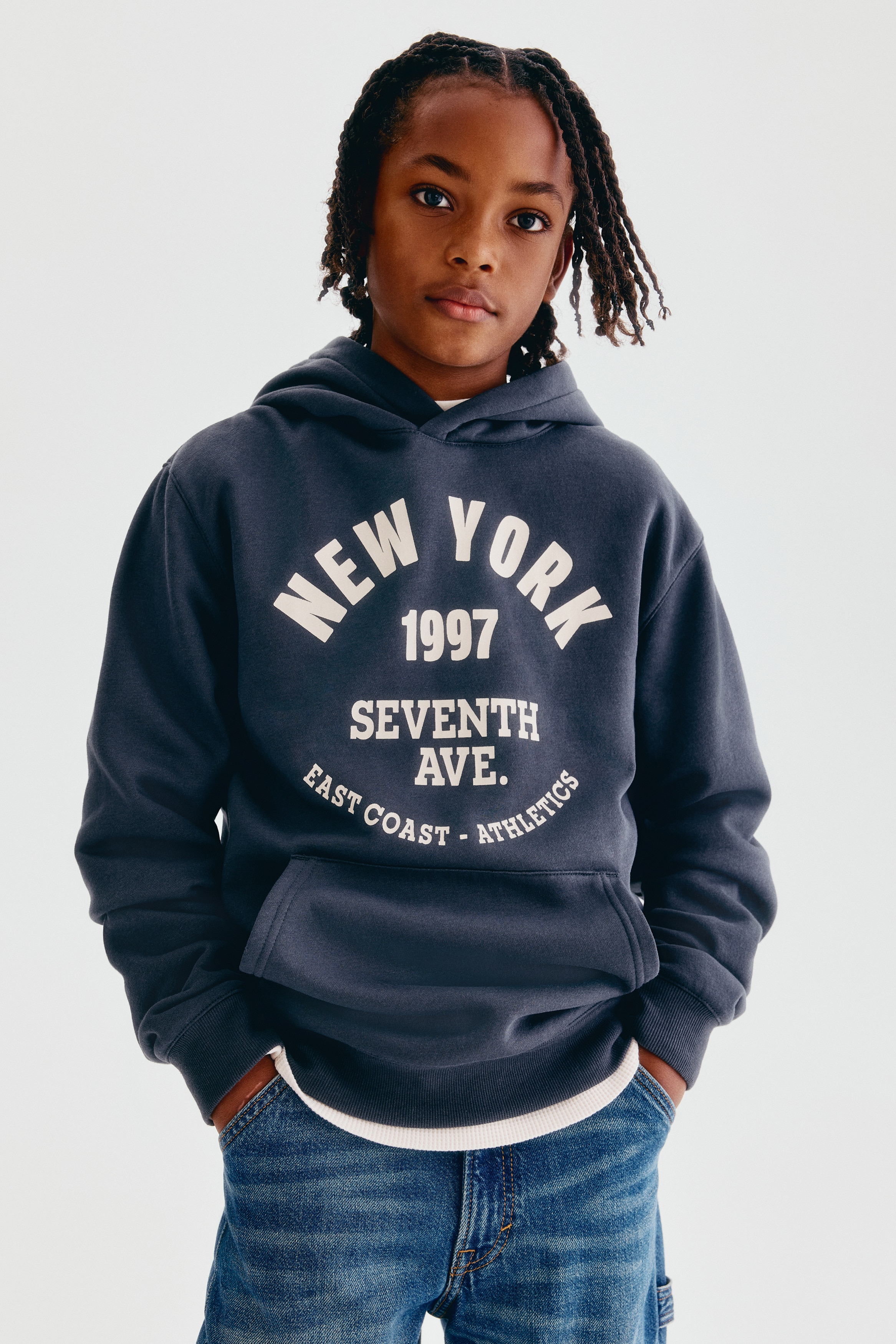 Hoodie avec intérieur brossé et motif imprimé - Bleu marine/New York/Marron foncé/Worldwide/Gris chiné/New York/Gris/ballon de basket/Turquoise/Everyday Classic/Crème/New York/Gris clair/Athletic Dept./Cream/NY City/Rouge/East Coast Skate