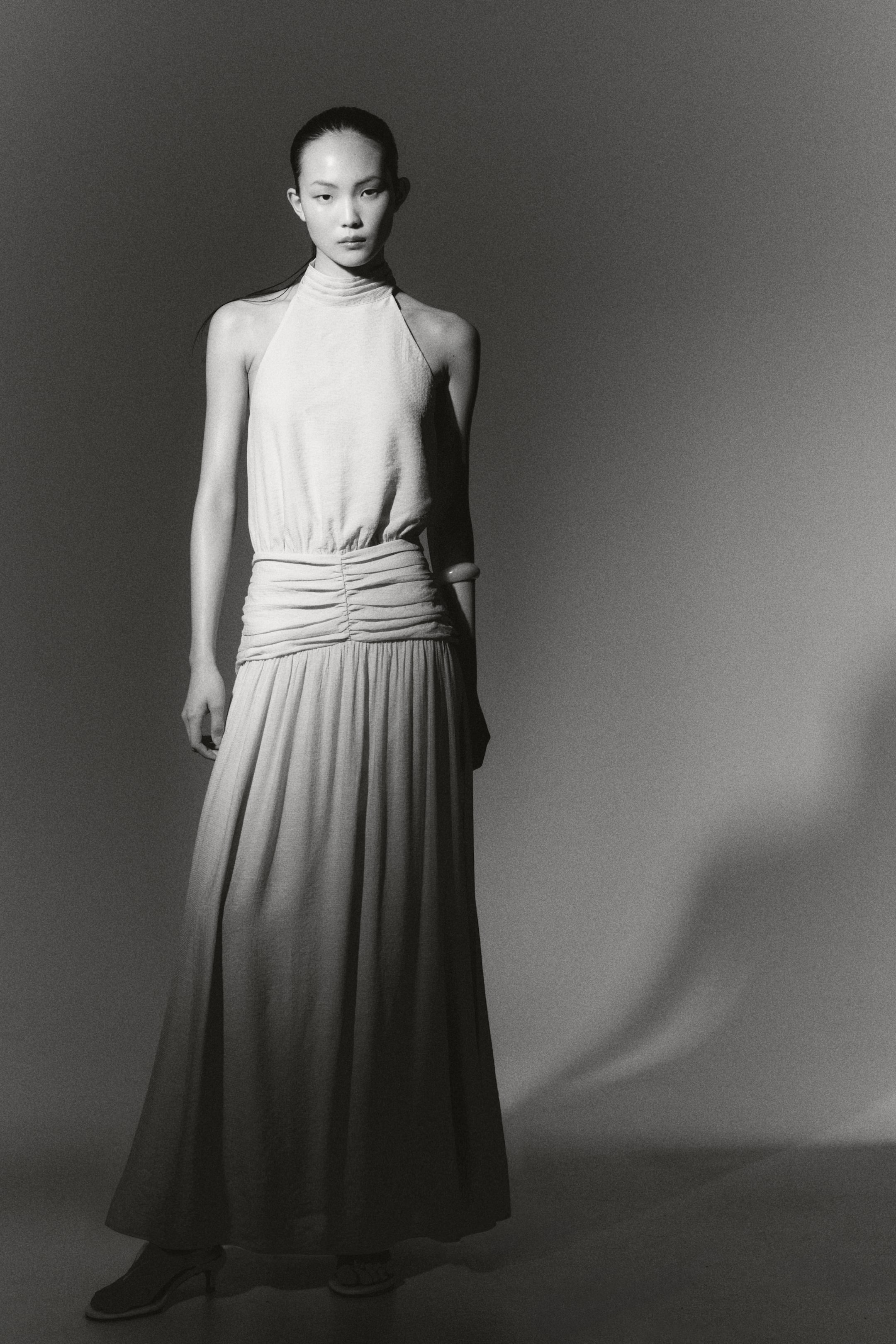 Robe à dos nu et effet drapé