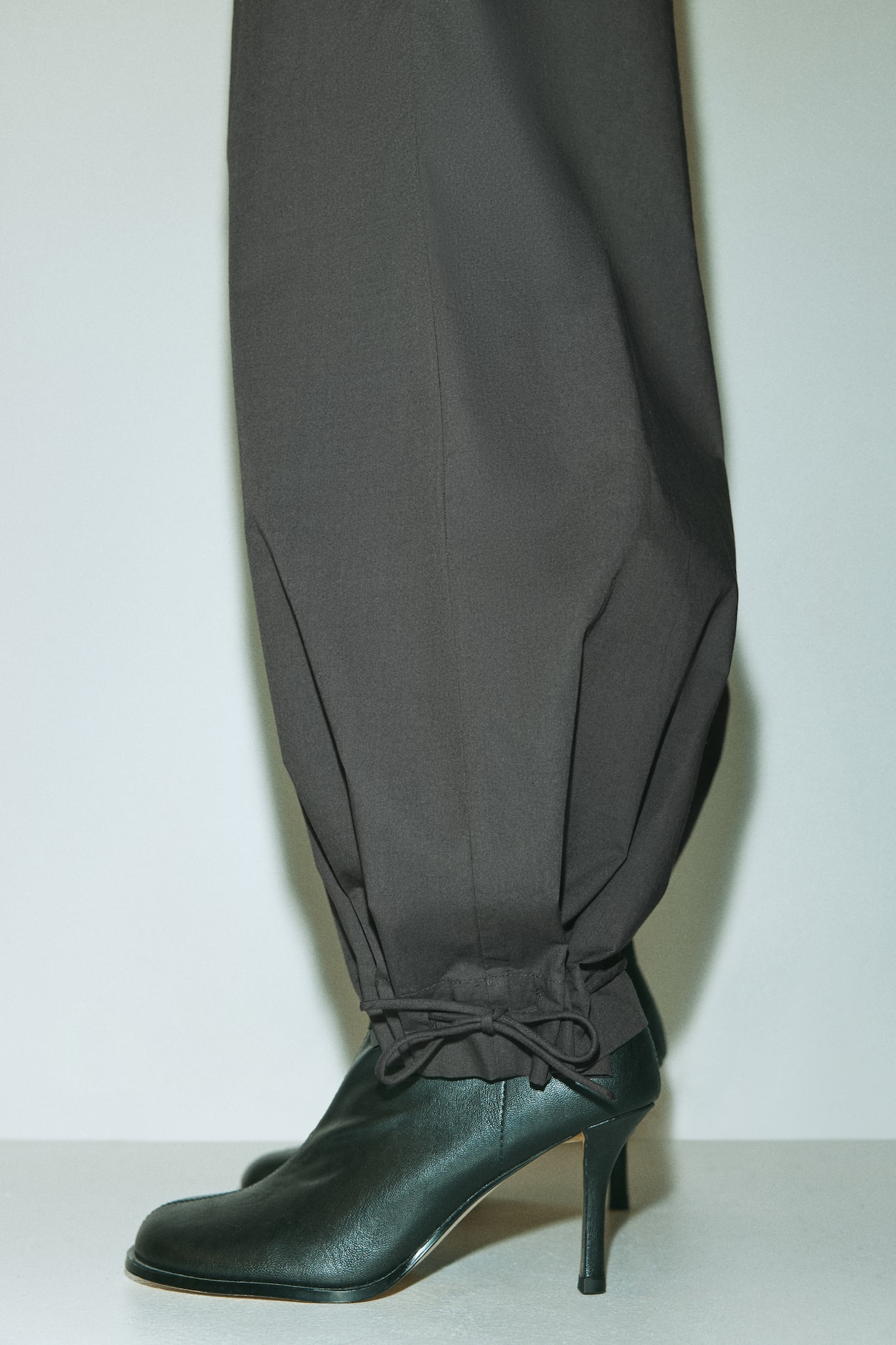 Balloon-Leg Poplin Pants - image 4