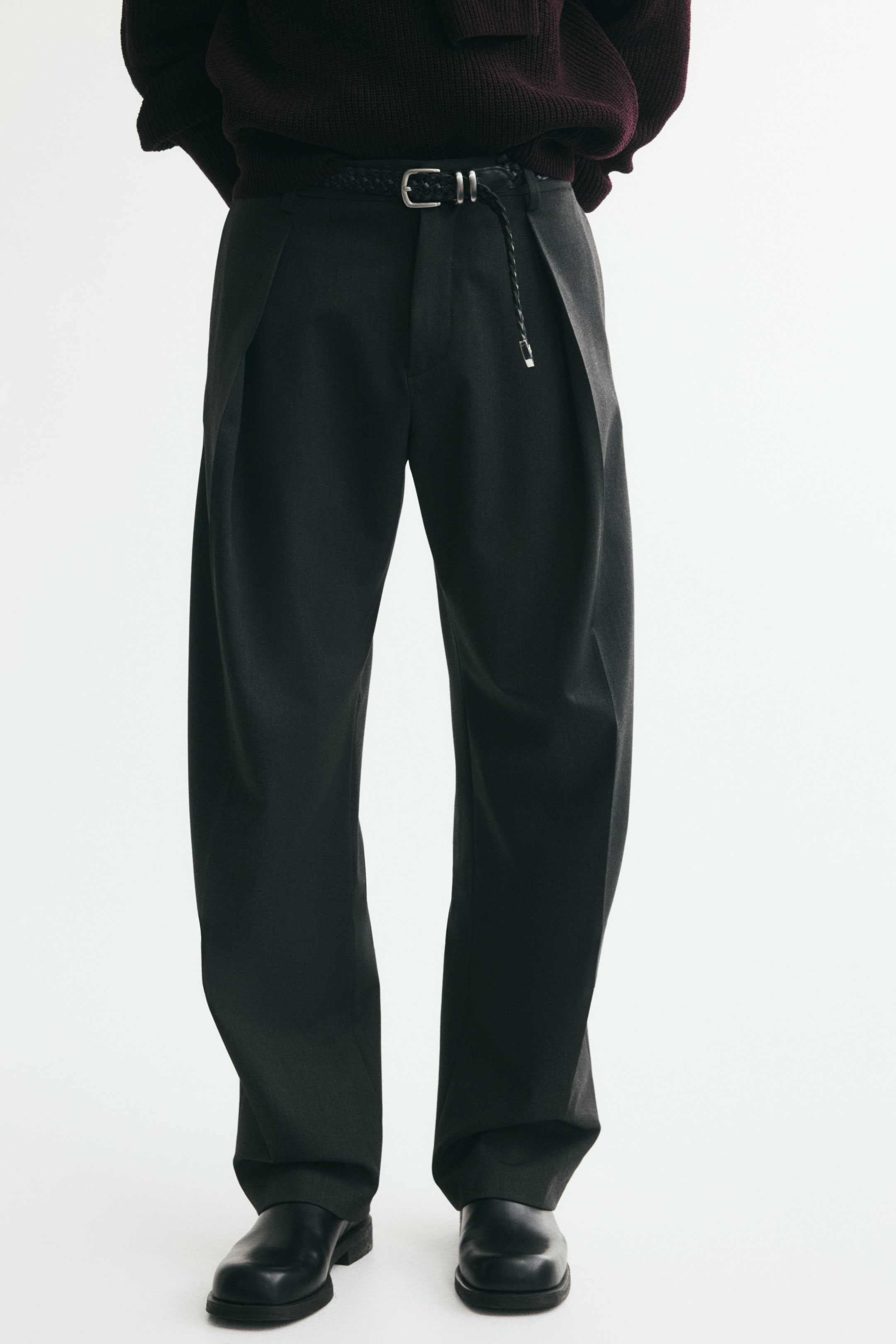 Loose-Fit Pleated Tailored Pants
