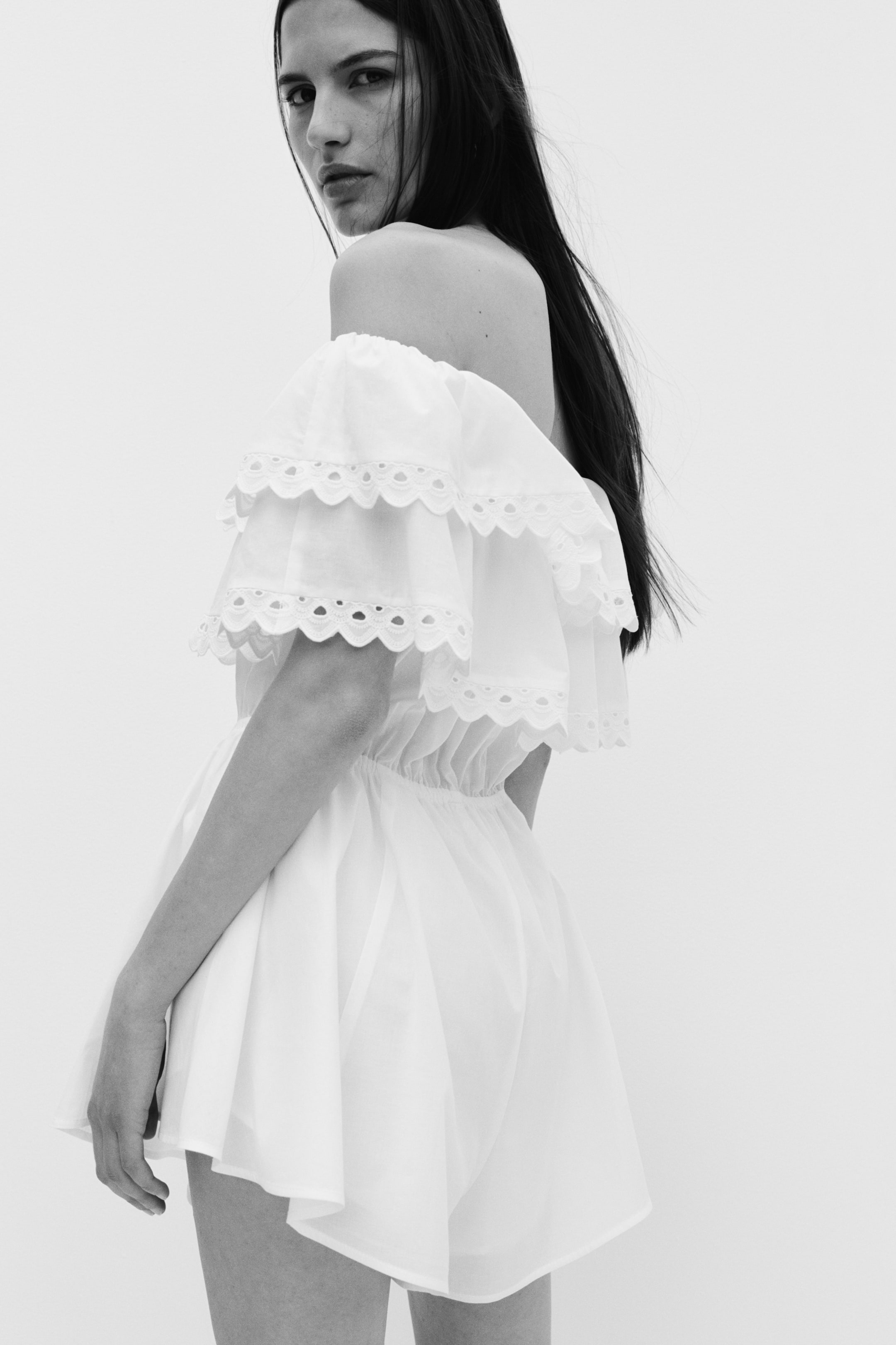 Женские комбинезоны H&M Off-the-Shoulder Romper with Eyelet Embroidery — фото 5