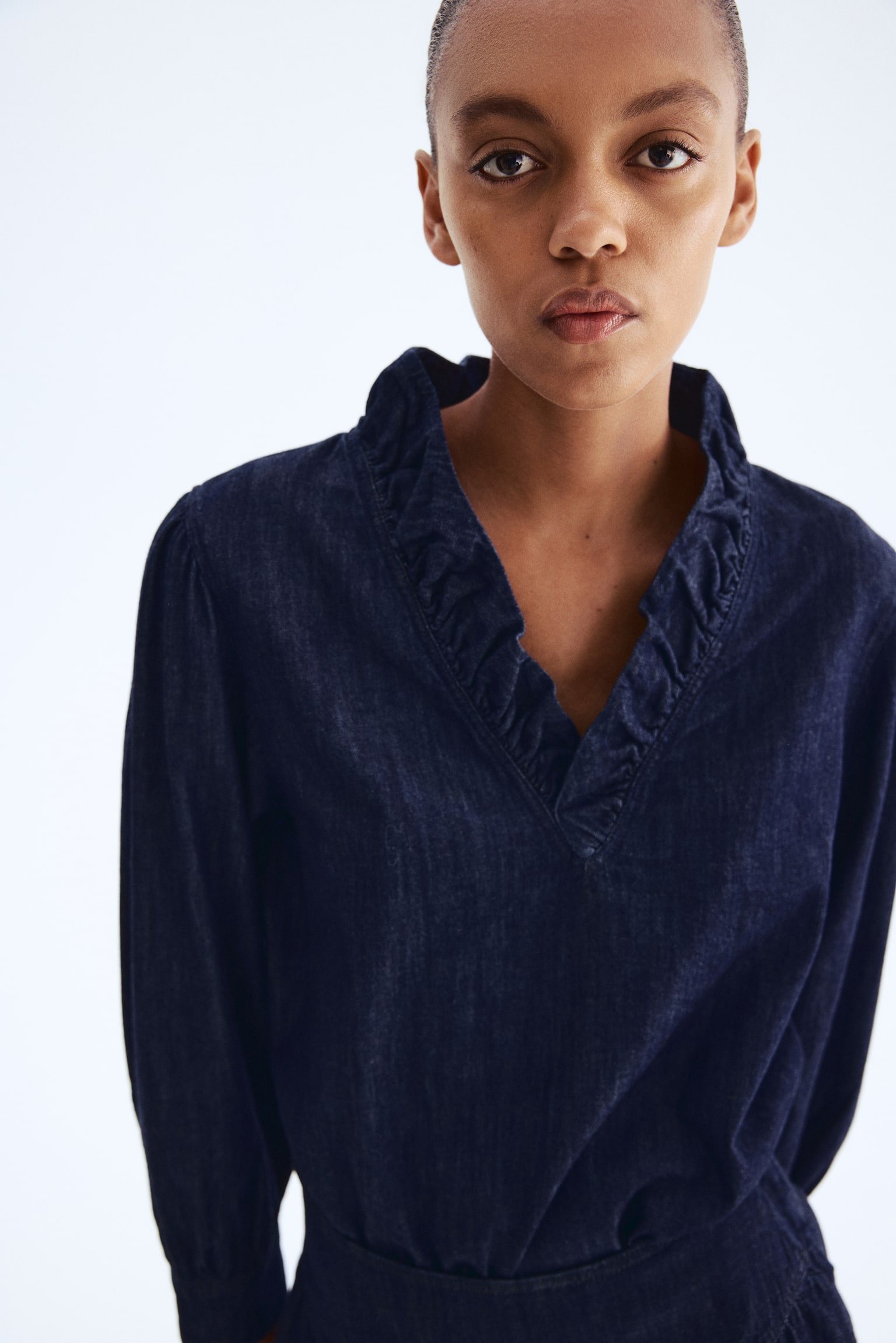 Džínová halenka s řaseným límečkem - Tmavý denim blue - 5