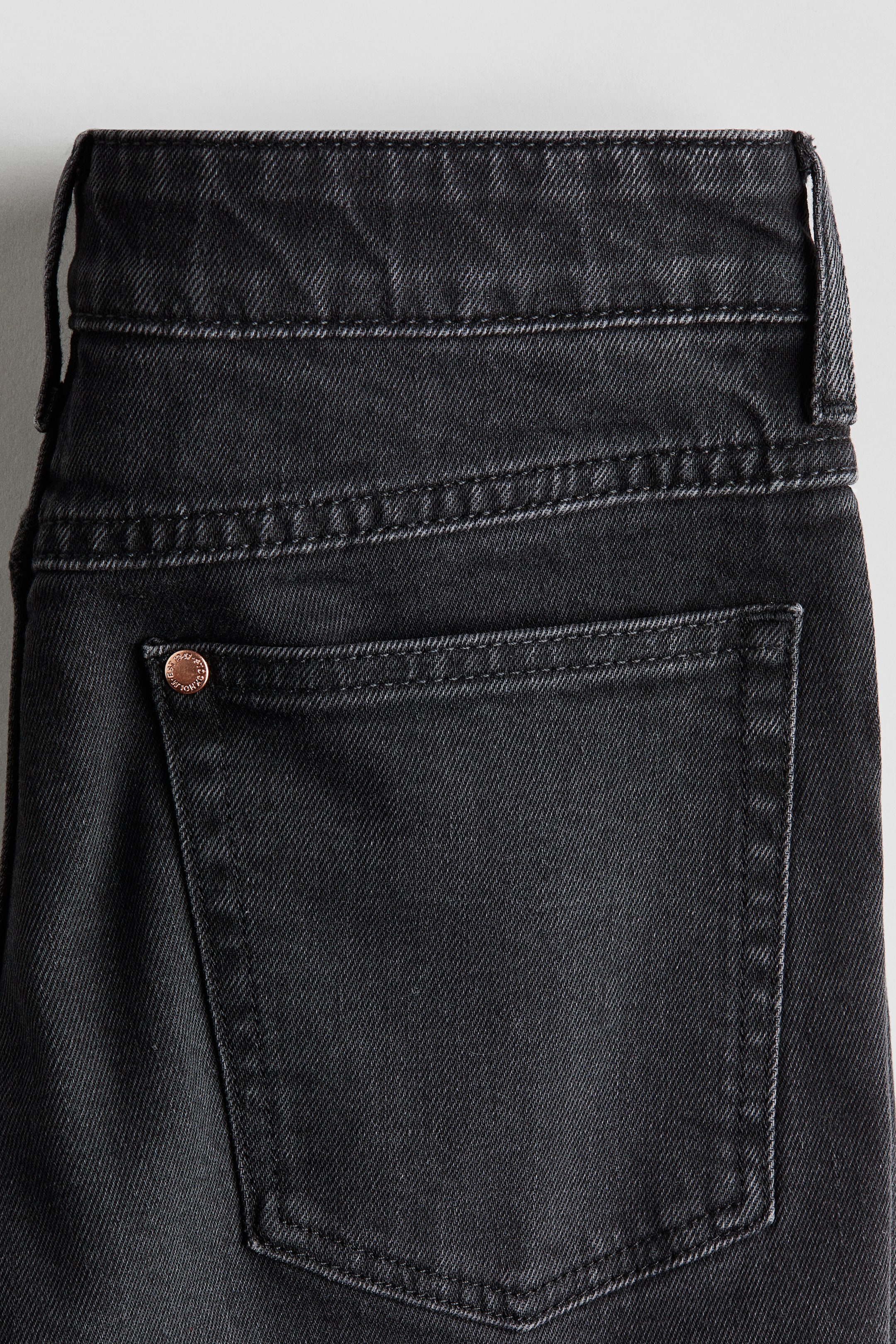 Relaxed Tapered Fit Jeans
