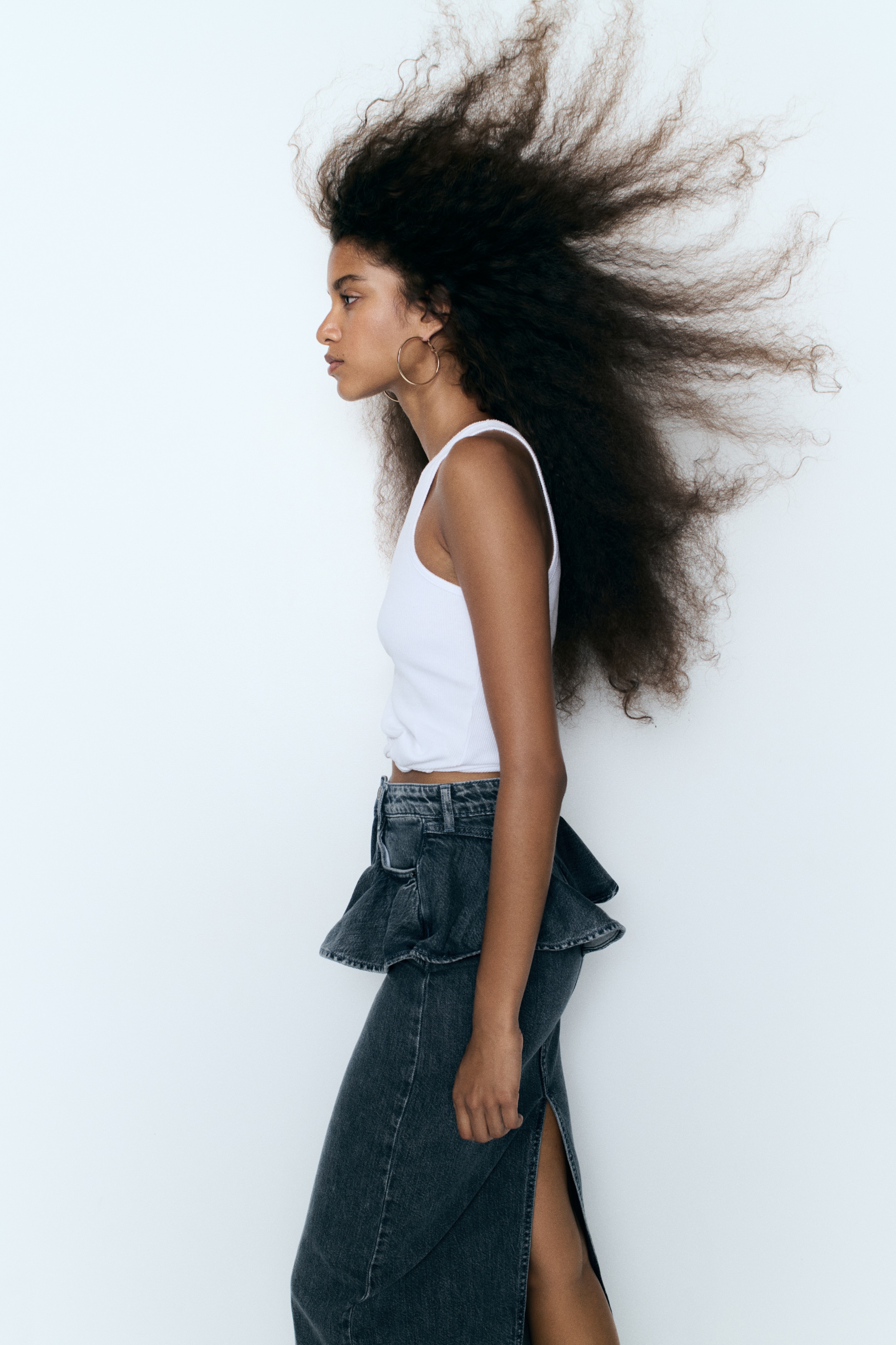 Flounced denim skirtModel