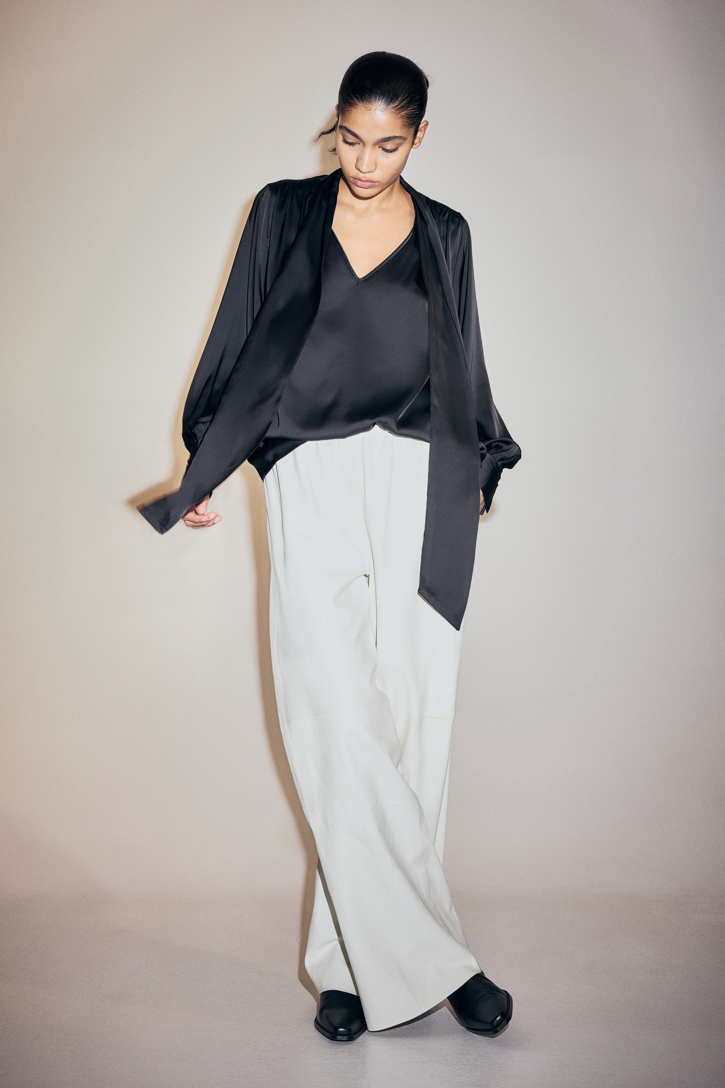 H & M - ボウカラー シフォンブラウス - ブラック H & M - ボウカラー シフォンブラウス - ブラック