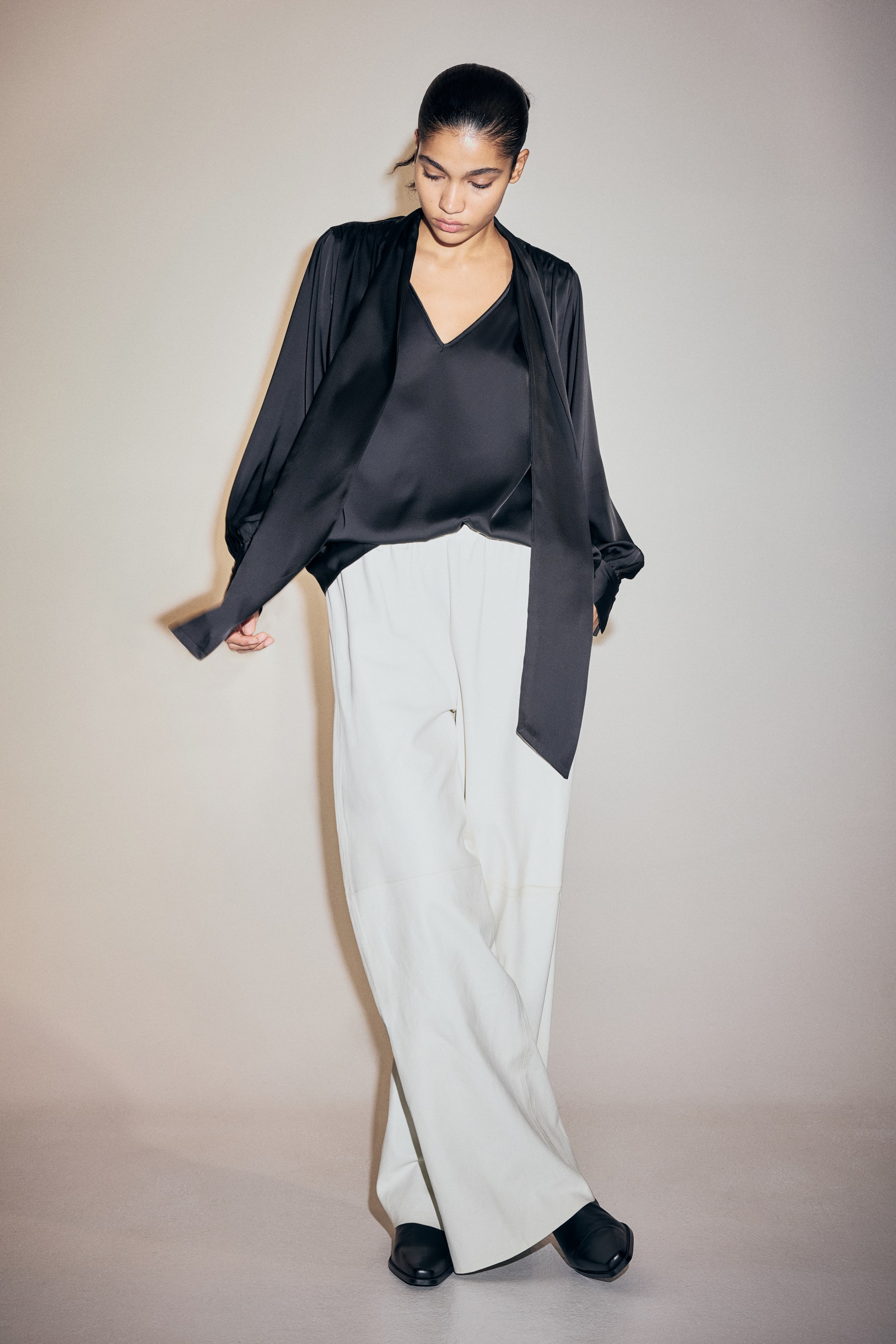 Agrandir l'image: Blouse lavallière en mousseline - Noir - FEMME | H&M FR 1