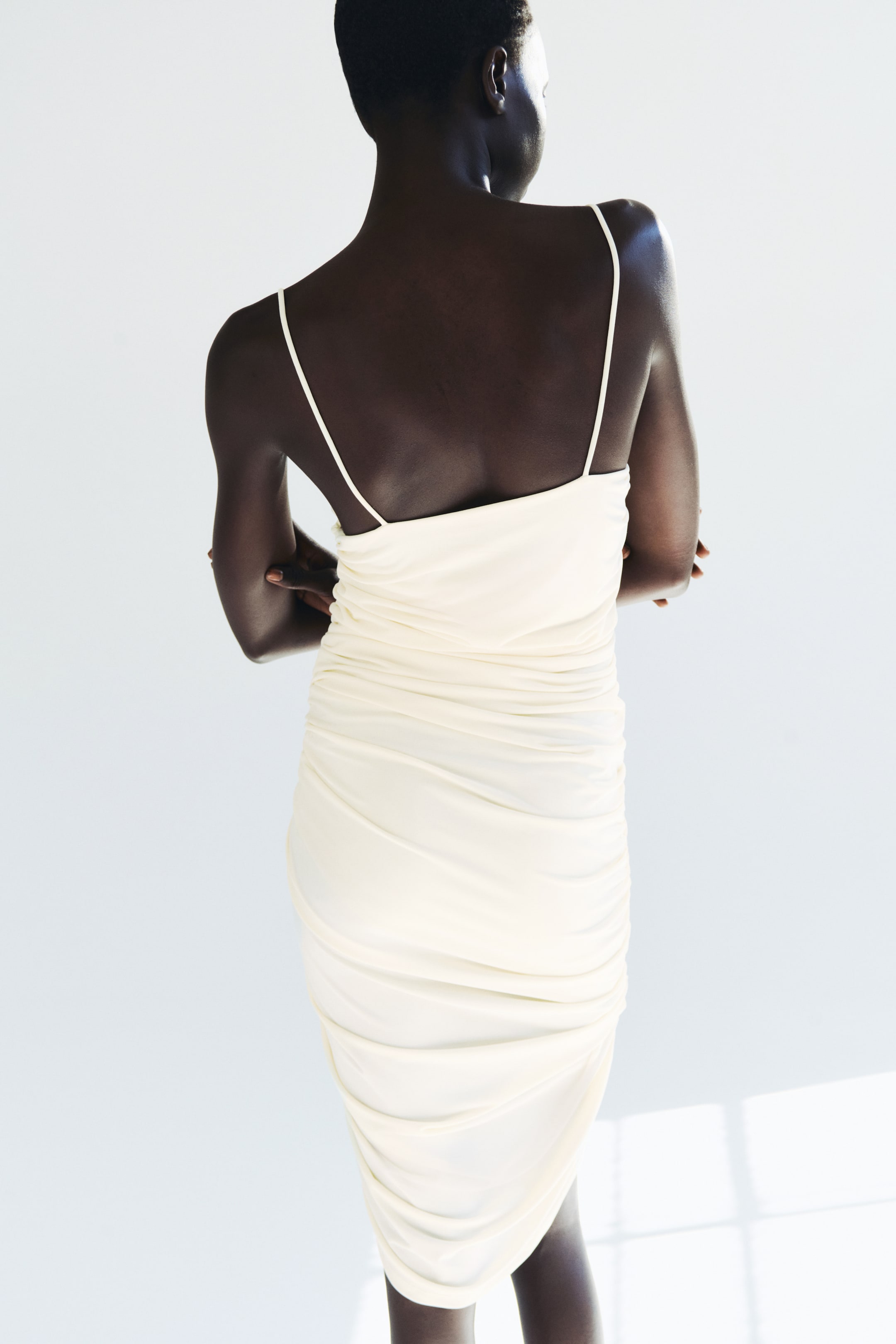 Женские платья H&M Draped Strappy Dress — фото 4