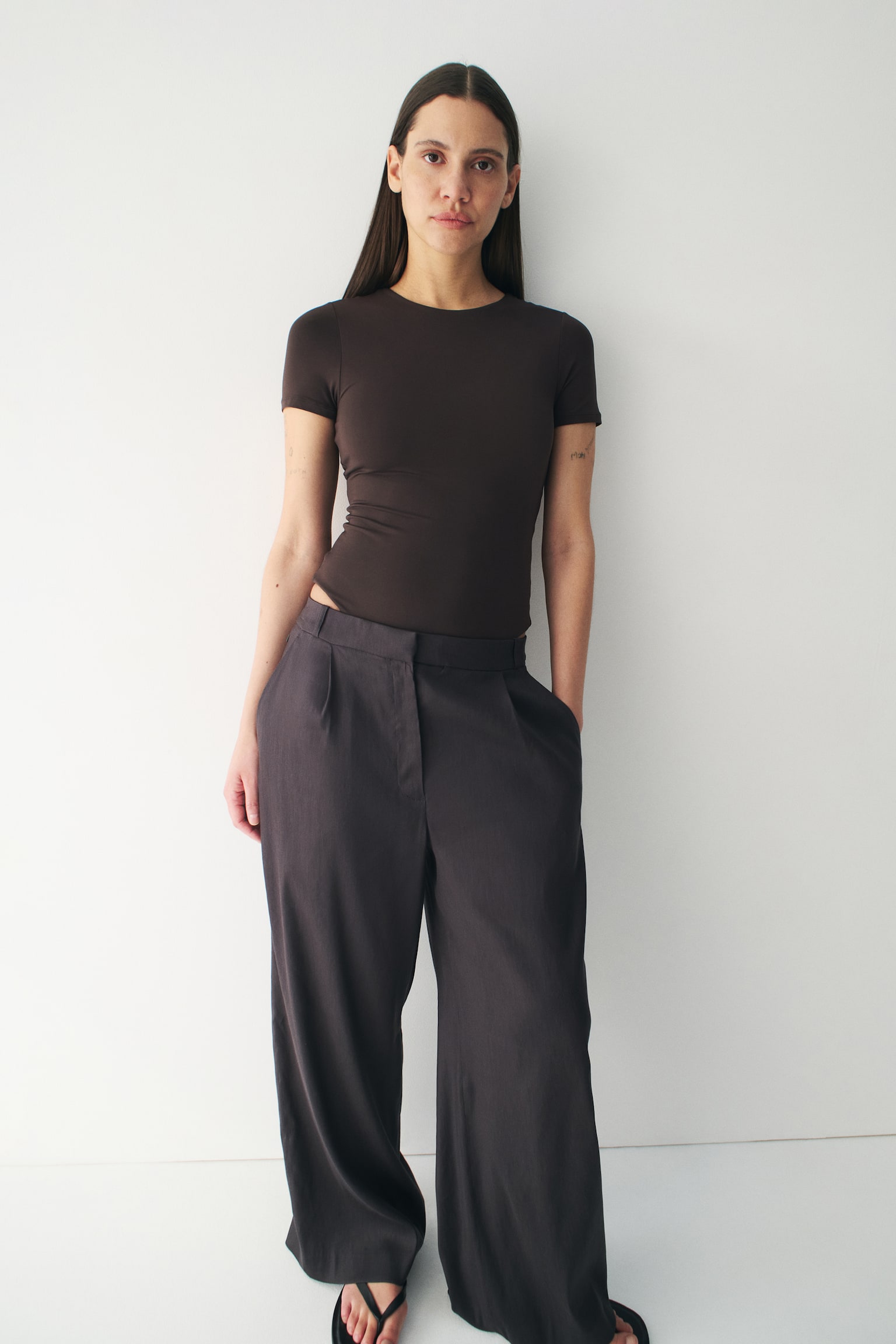 Боди Sculpting Short-Sleeved, стринги — H&M, цвет: Тёмный коричневый — фото 3